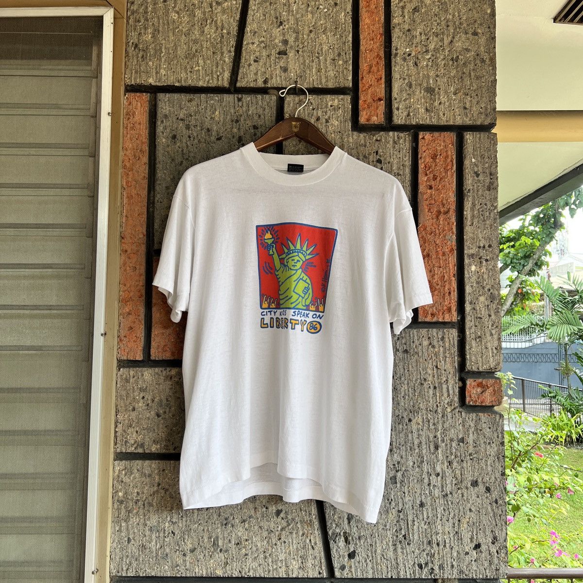 Vintage 1986 Keith Haring City Kids Speak On Liberty Art Tee Shirt Size US L / EU 52-54 / 3 - 2 Thumbnail