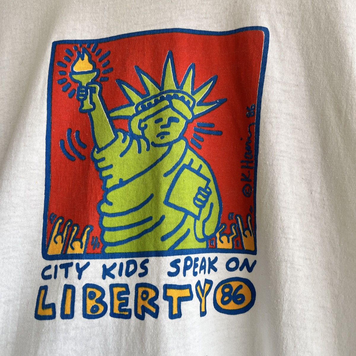 Vintage 1986 Keith Haring City Kids Speak On Liberty Art Tee Shirt Size US L / EU 52-54 / 3 - 4 Thumbnail