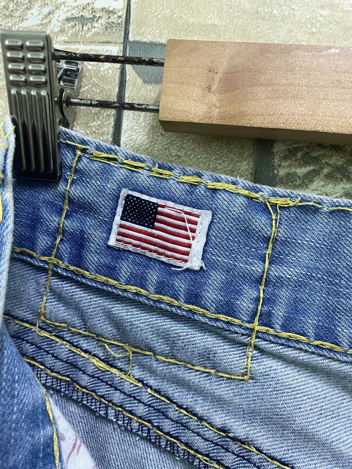 True Religion × Vintage Vintage TRUE RELIGION Lightwash Cropped Denim Pants Size US 29 - 19 Thumbnail
