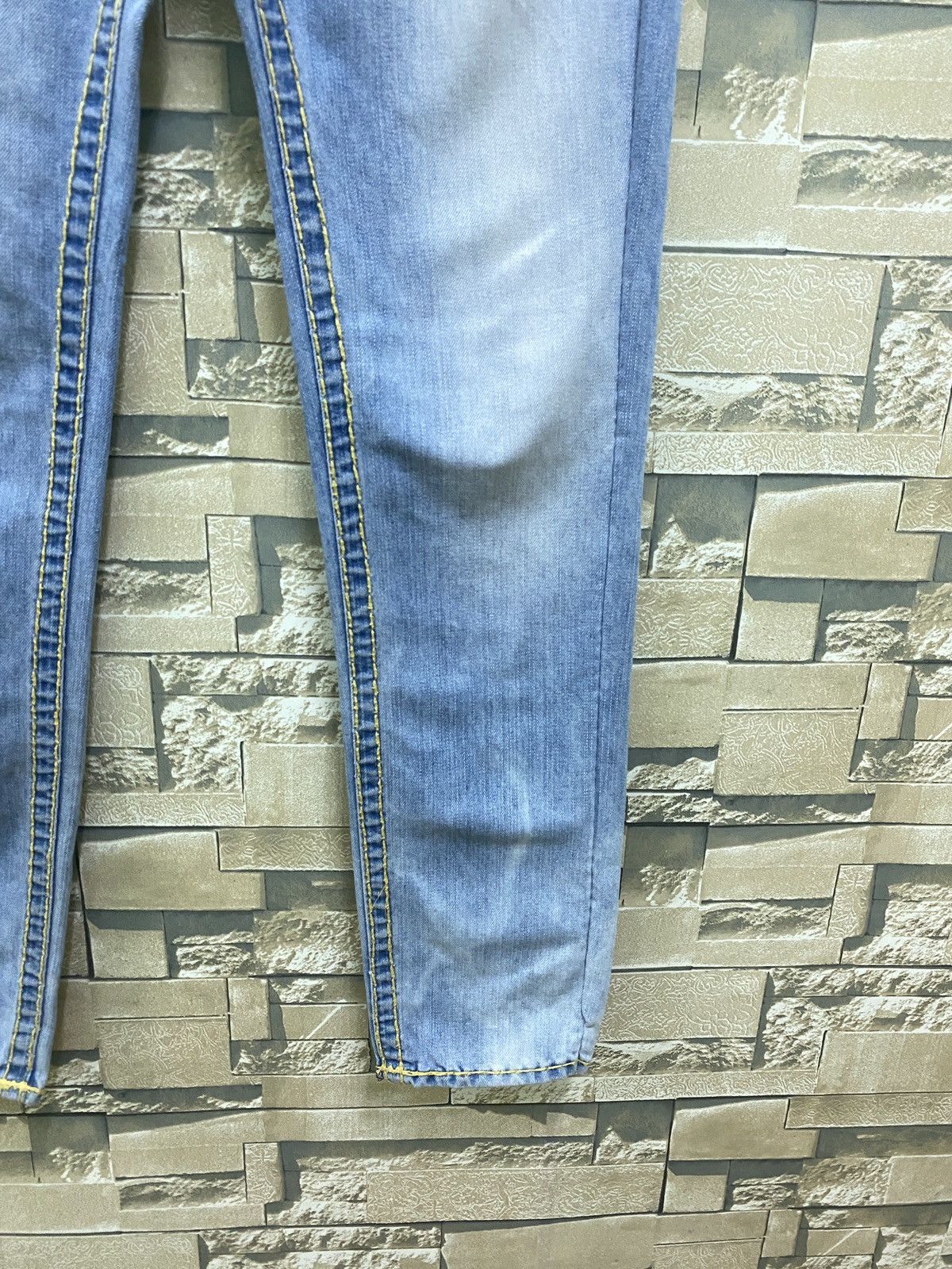 True Religion × Vintage Vintage TRUE RELIGION Lightwash Cropped Denim Pants Size US 29 - 6 Thumbnail