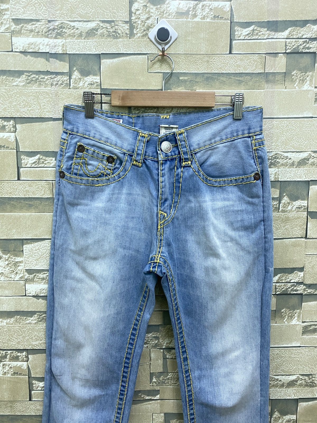 True Religion × Vintage Vintage TRUE RELIGION Lightwash Cropped Denim Pants Size US 29 - 3 Thumbnail