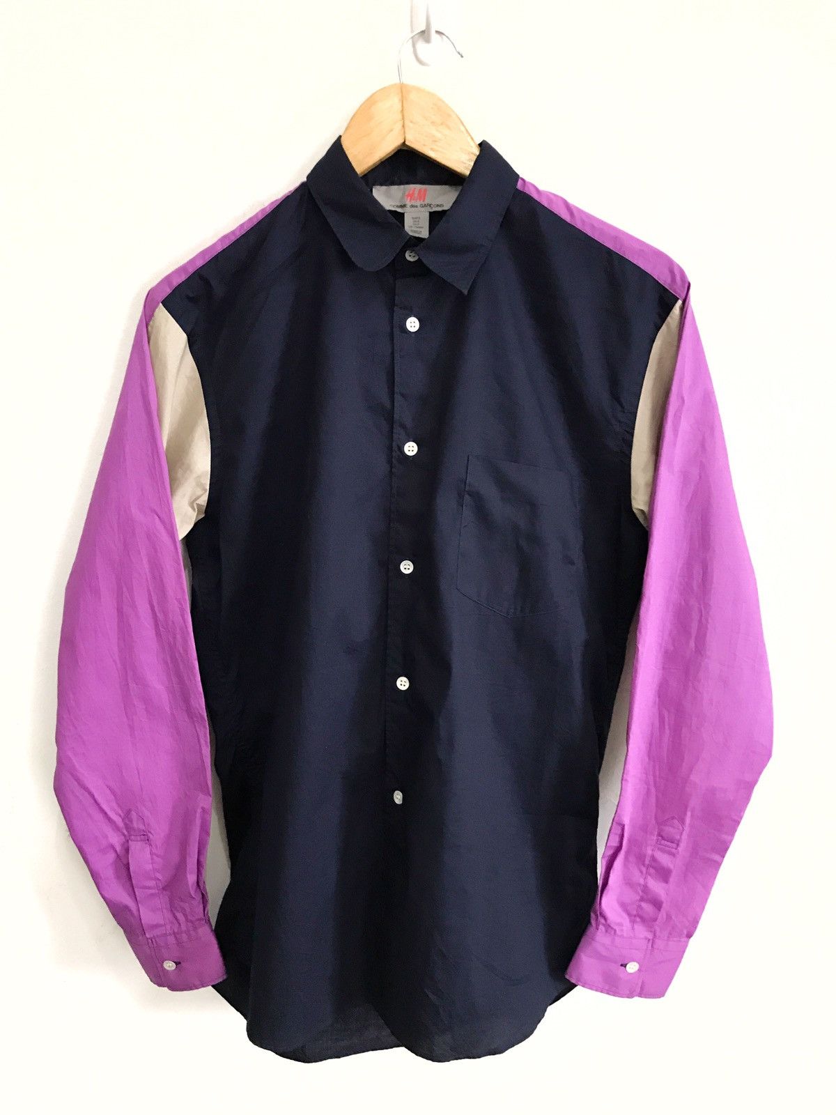 Comme des Garcons × H&M Comme des Garçons X H&M Button Down Shirt Armpit 20"x29" Size US S / EU 44-46 / 1 - 1 Thumbnail