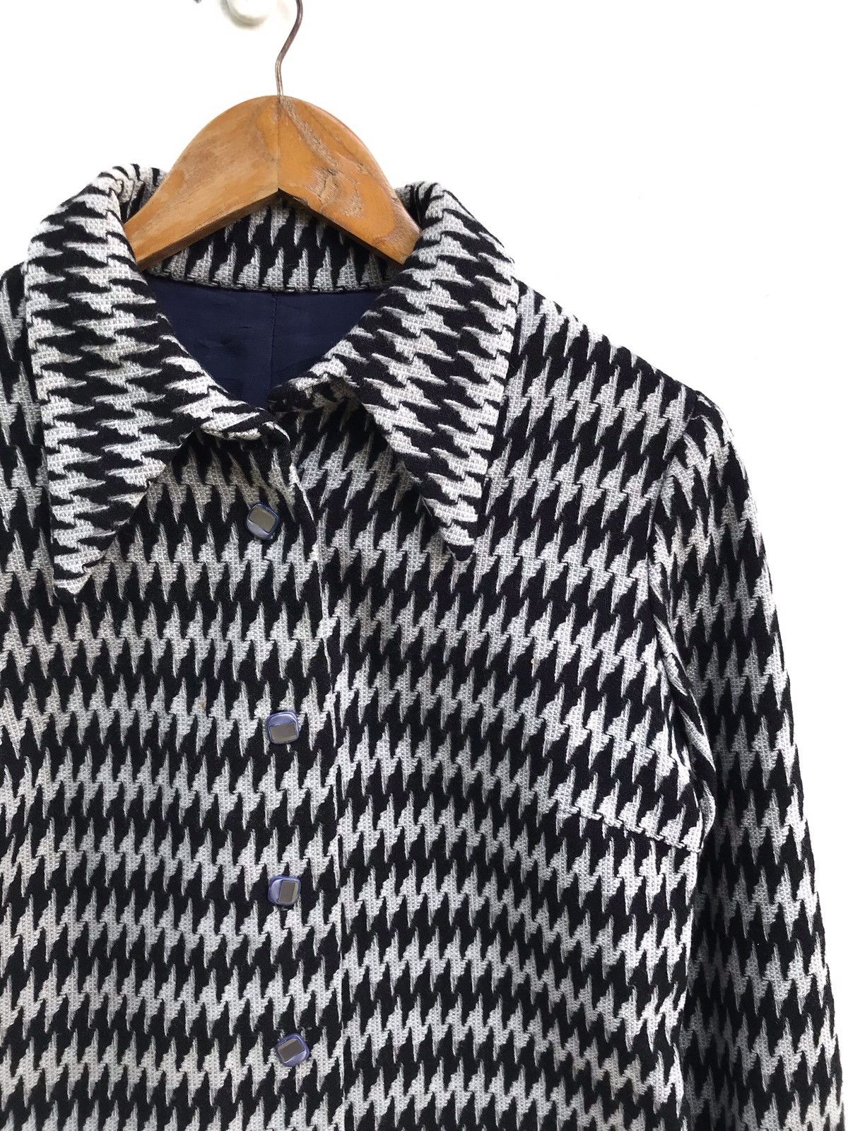 Japanese Brand Made In Japan Wool Abstract Button Jacket Very Nice Design Size US XS / EU 42 / 0 - 3 Thumbnail