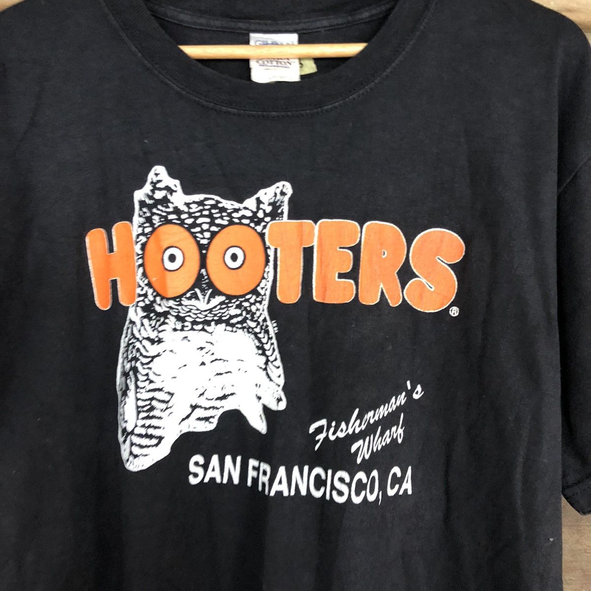 Vintage Hooters san Francisco Black Short Sleeve Tshirt #3493 Size US L / EU 52-54 / 3 - 8 Thumbnail