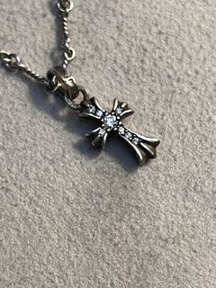 CHROME HEARTS BABY FAT CROSS DIAMOND EARRING