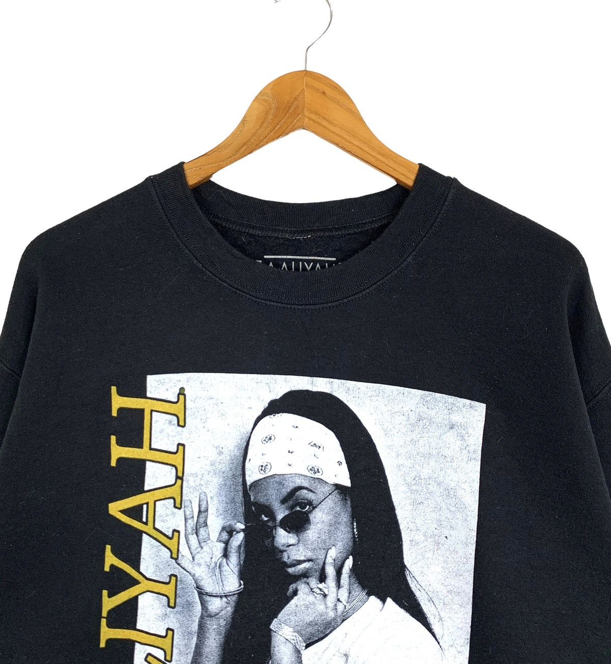 Band Tees Vintage Aaliyah Rap Tee Printed Crewneck Sweatshirt Size US M / EU 48-50 / 2 - 2 Thumbnail