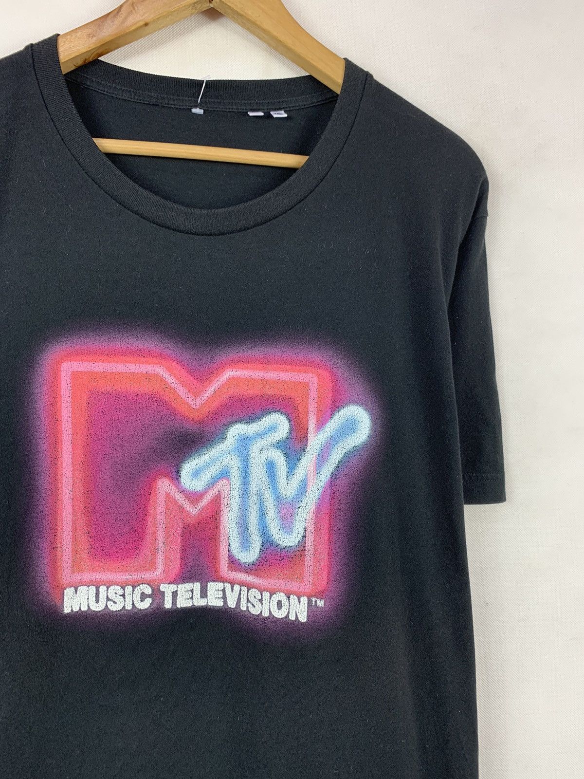 Mtv Steals! Uniqlo MTV Neon Big Logo Tee Size US XL / EU 56 / 4 - 2 Thumbnail