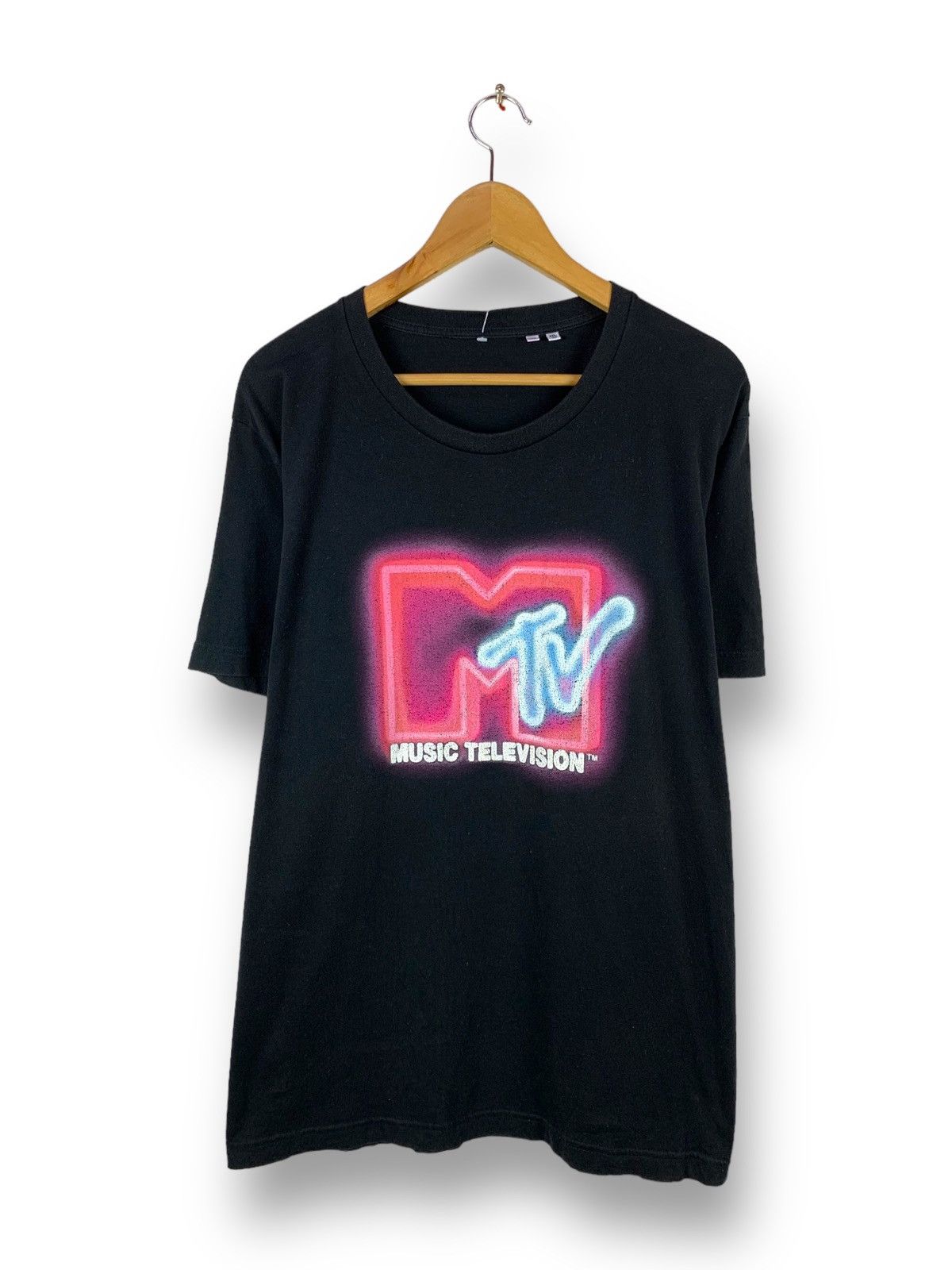 Mtv Steals! Uniqlo MTV Neon Big Logo Tee Size US XL / EU 56 / 4 - 1 Thumbnail