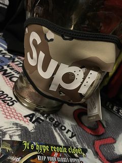 SUPREME FW22 WINDSTOPPER FACEMASK BLACK RED CAMO