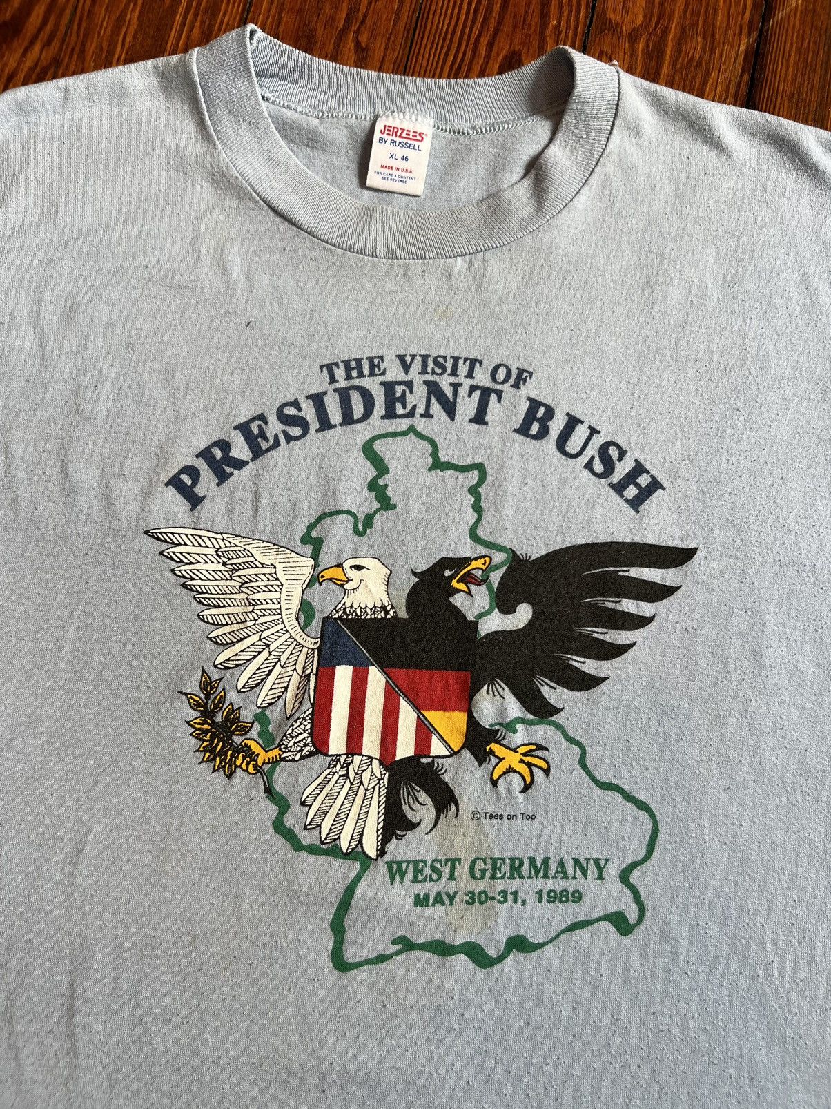 Vintage Vintage 80s President George Bush Germany Shirt WWII Size US XL / EU 56 / 4 - 1 Thumbnail