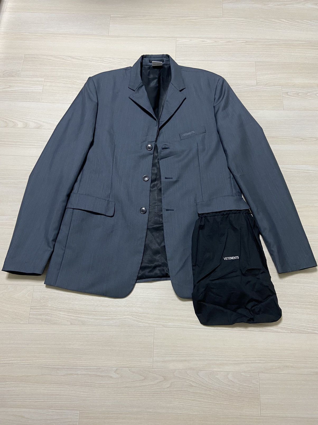 Vetements S Vetements MEGA Pocket logo wool oversized blazer jacket Size US S / EU 44-46 / 1 - 1 Thumbnail