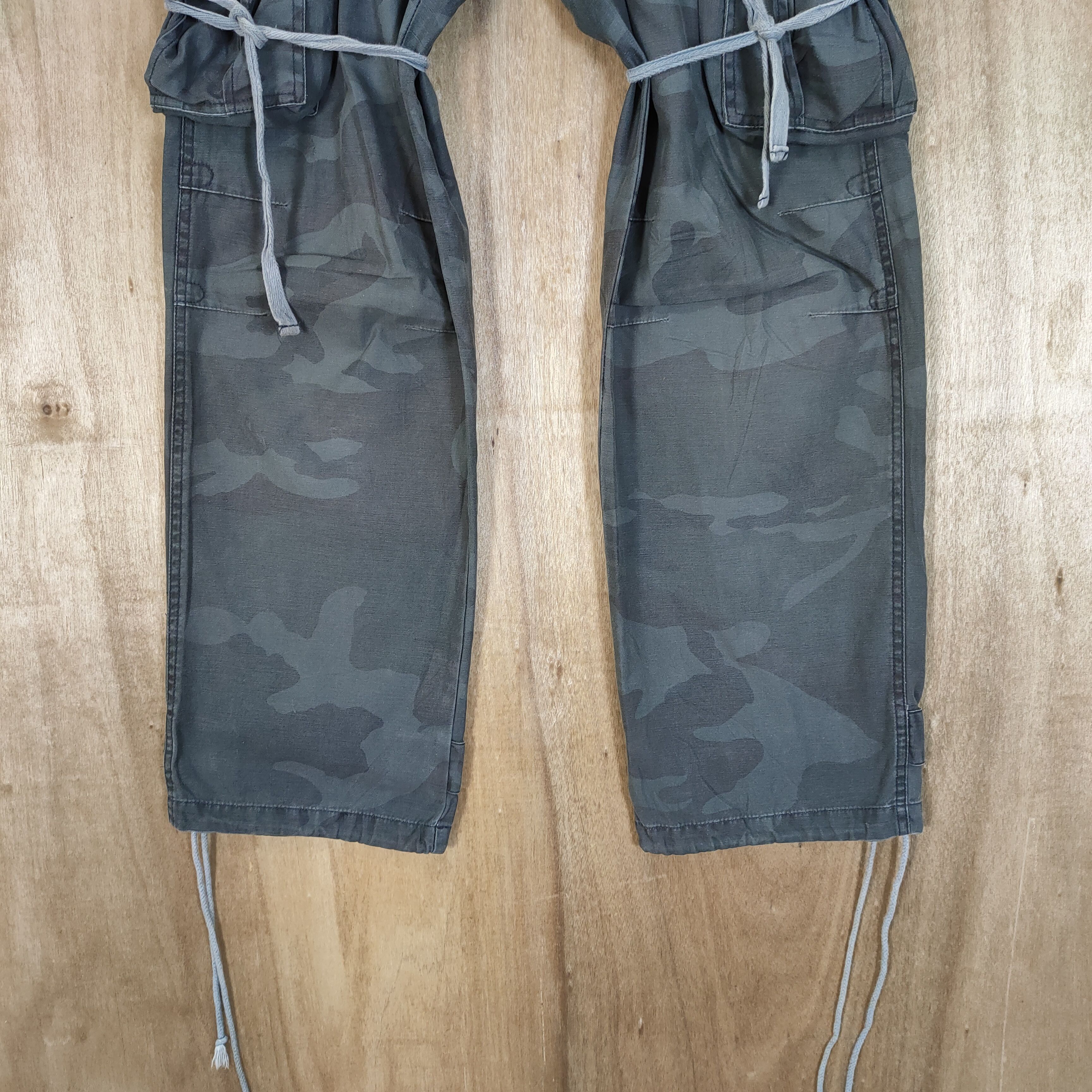 Japanese Brand VINTAGE JAPANESE CAMO BONDAGE CARGO PANTS Size US 30 / EU 46 - 6 Thumbnail