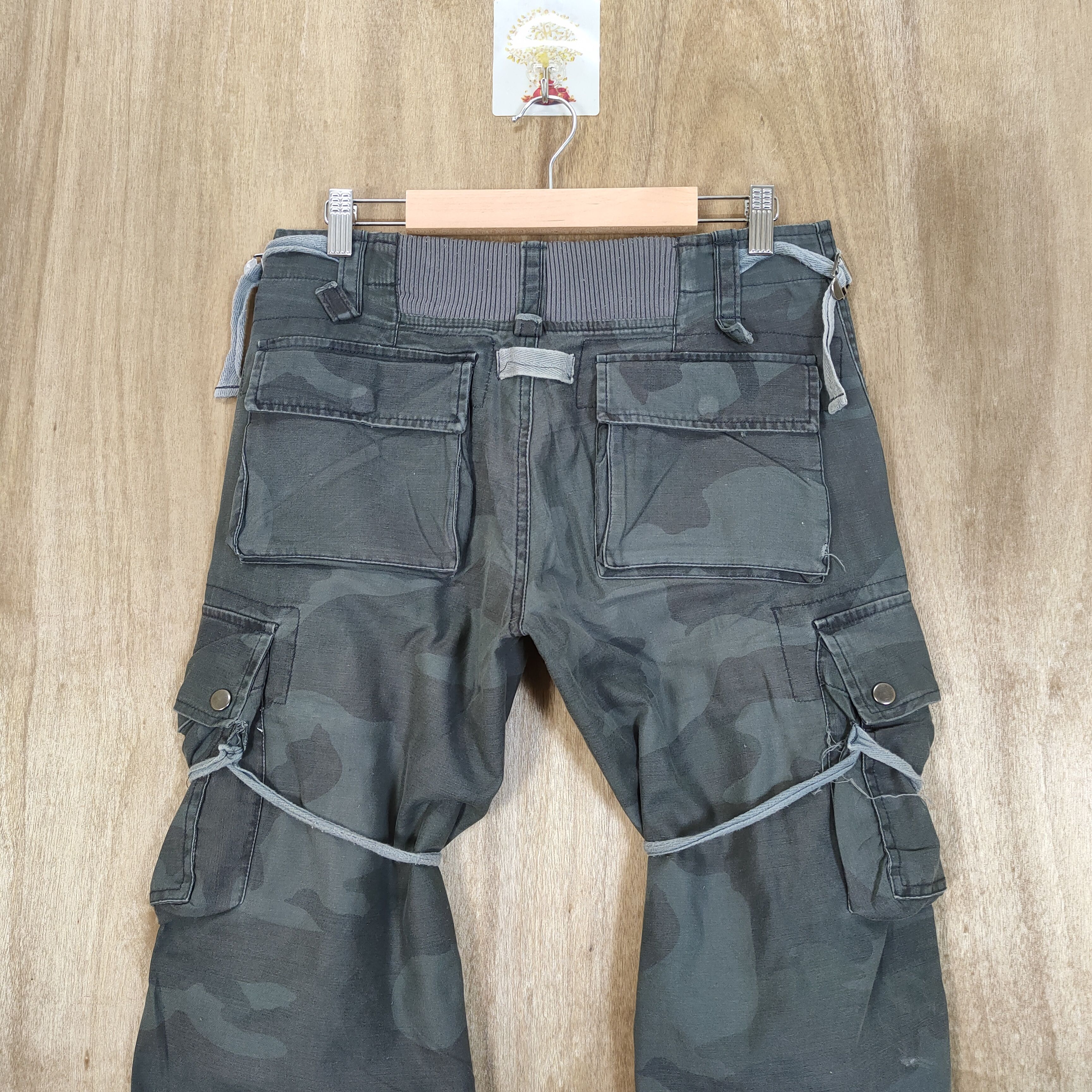 Japanese Brand VINTAGE JAPANESE CAMO BONDAGE CARGO PANTS Size US 30 / EU 46 - 7 Thumbnail