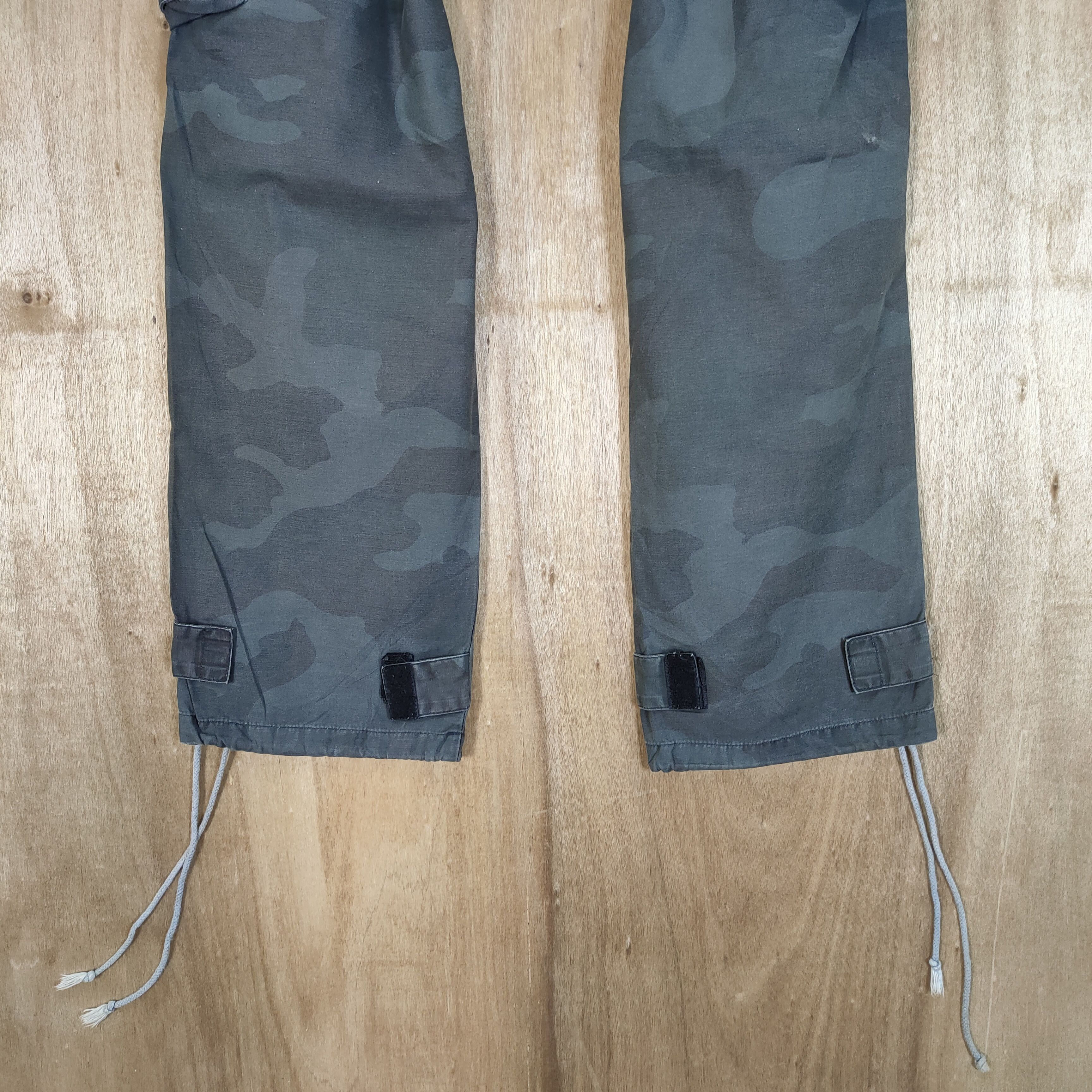 Japanese Brand VINTAGE JAPANESE CAMO BONDAGE CARGO PANTS Size US 30 / EU 46 - 8 Thumbnail