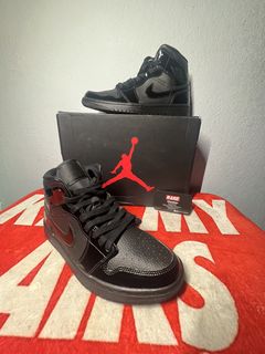 Jordan 1 mid clearance se triple black patent