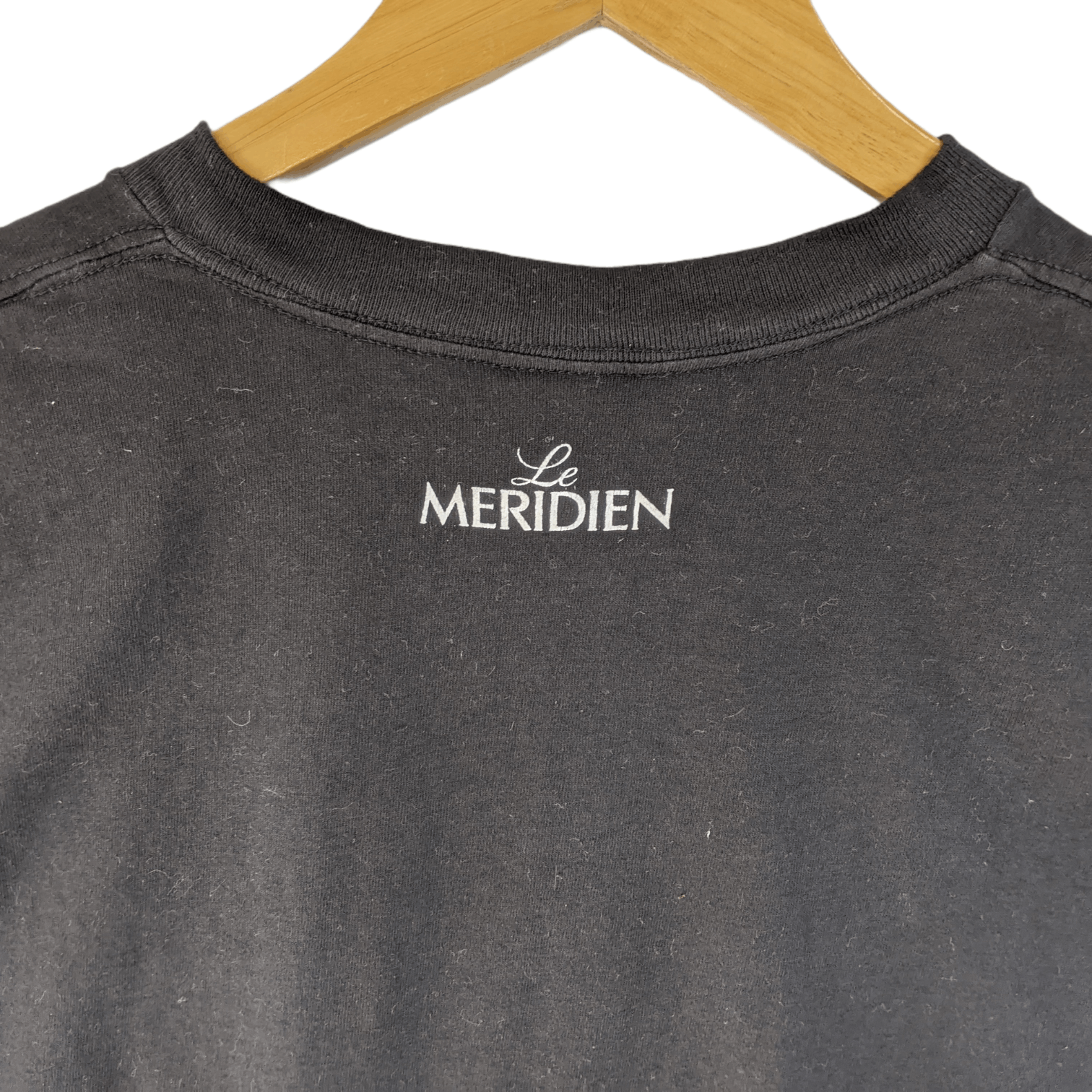 Vintage Vintage 90's LE MEREDIEN Hotel T-Shirt Size US L / EU 52-54 / 3 - 6 Thumbnail