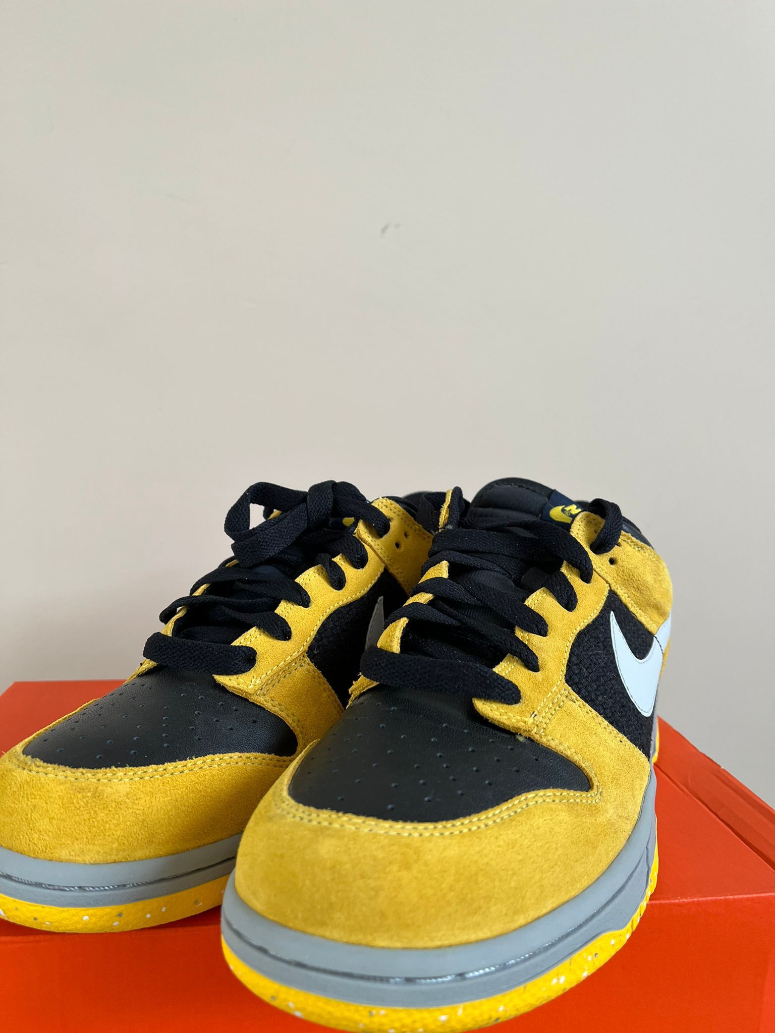 Nike 2006 Low Top Dunks in Varsity Maize Size US 10.5 / EU 43-44 - 8 Thumbnail
