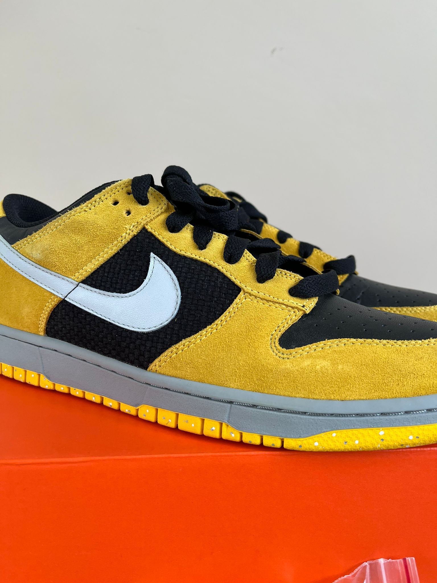 Nike 2006 Low Top Dunks in Varsity Maize Size US 10.5 / EU 43-44 - 15 Thumbnail
