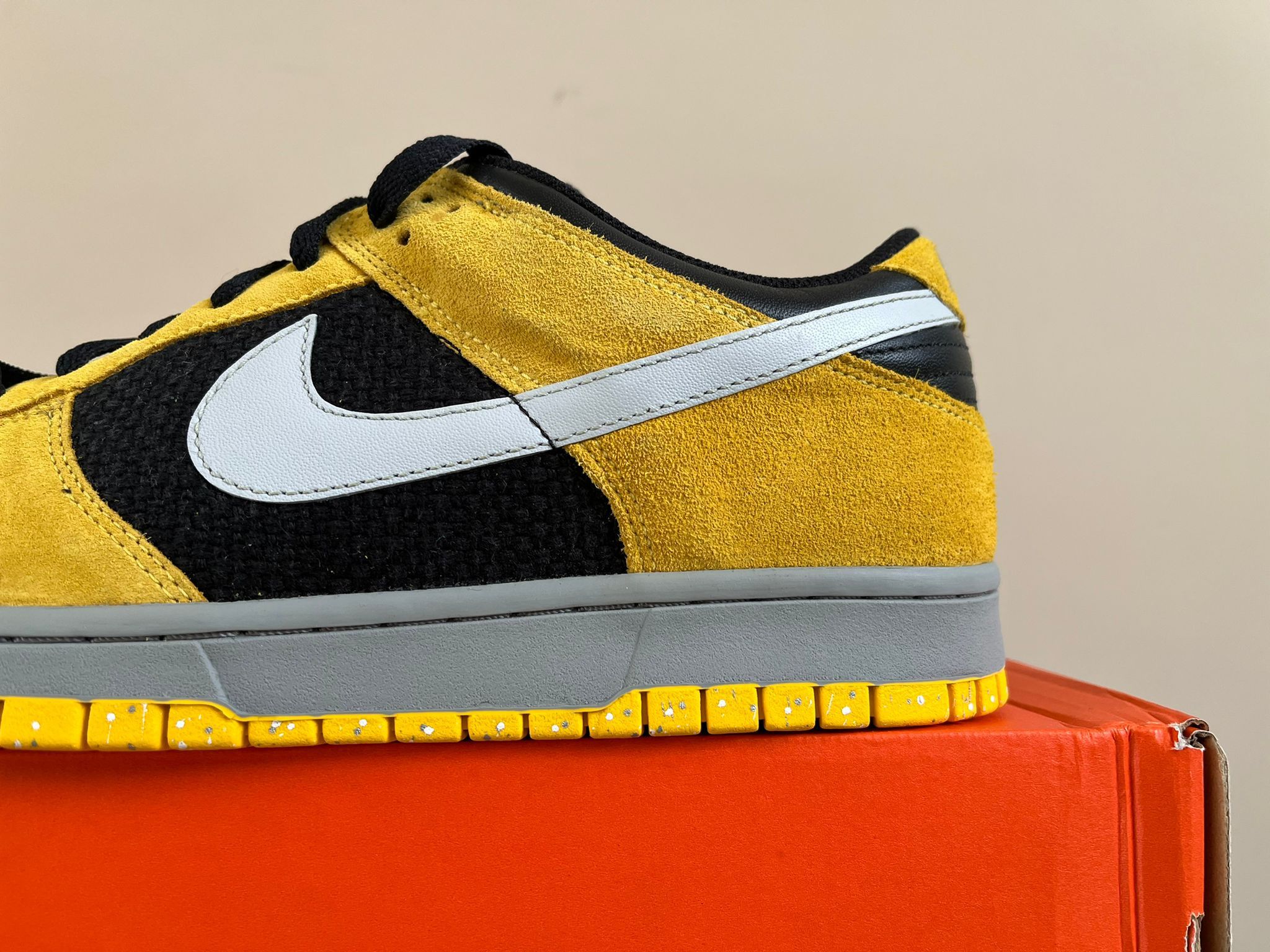 Nike 2006 Low Top Dunks in Varsity Maize Size US 10.5 / EU 43-44 - 3 Thumbnail