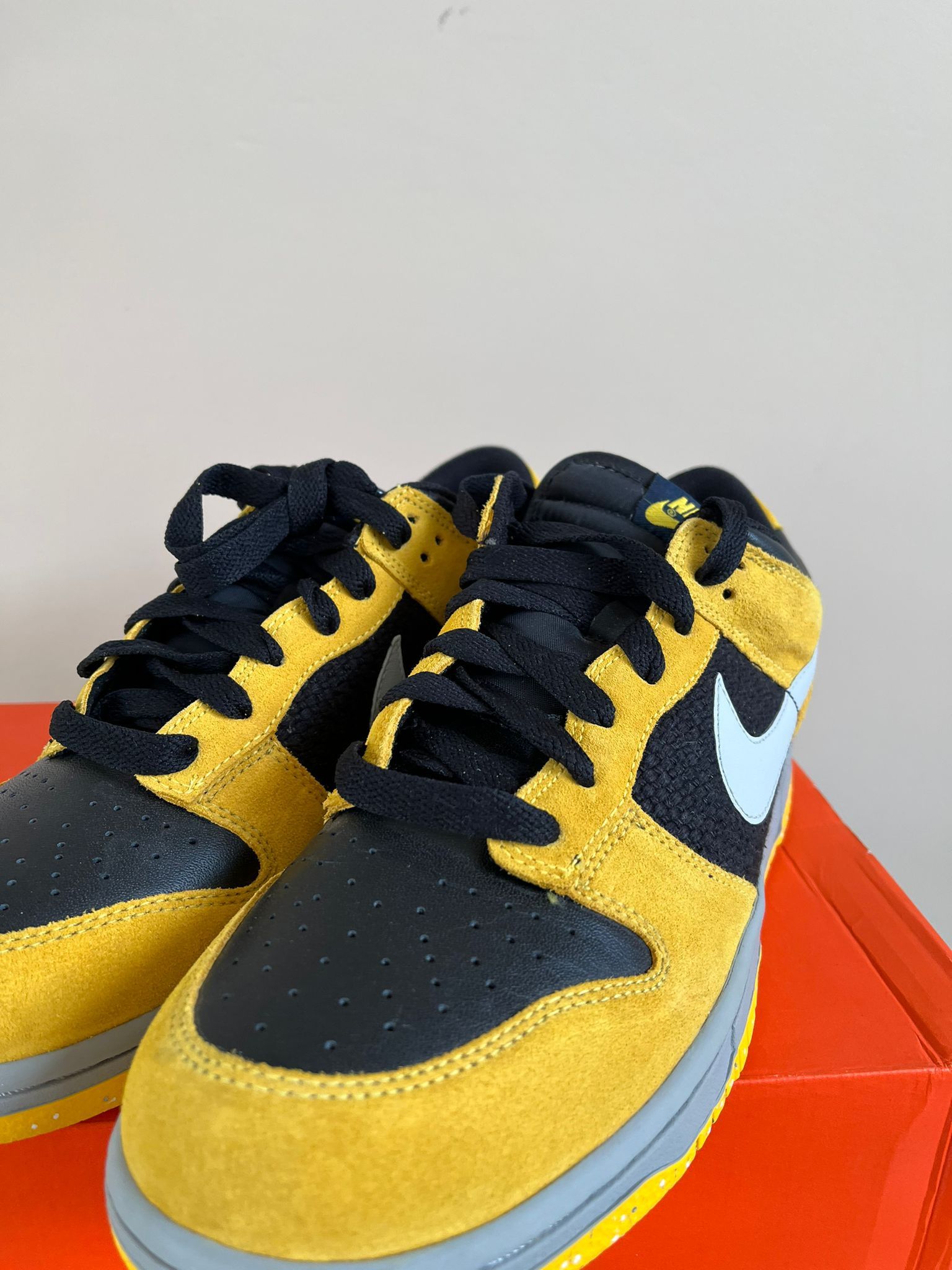 Nike 2006 Low Top Dunks in Varsity Maize Size US 10.5 / EU 43-44 - 13 Thumbnail
