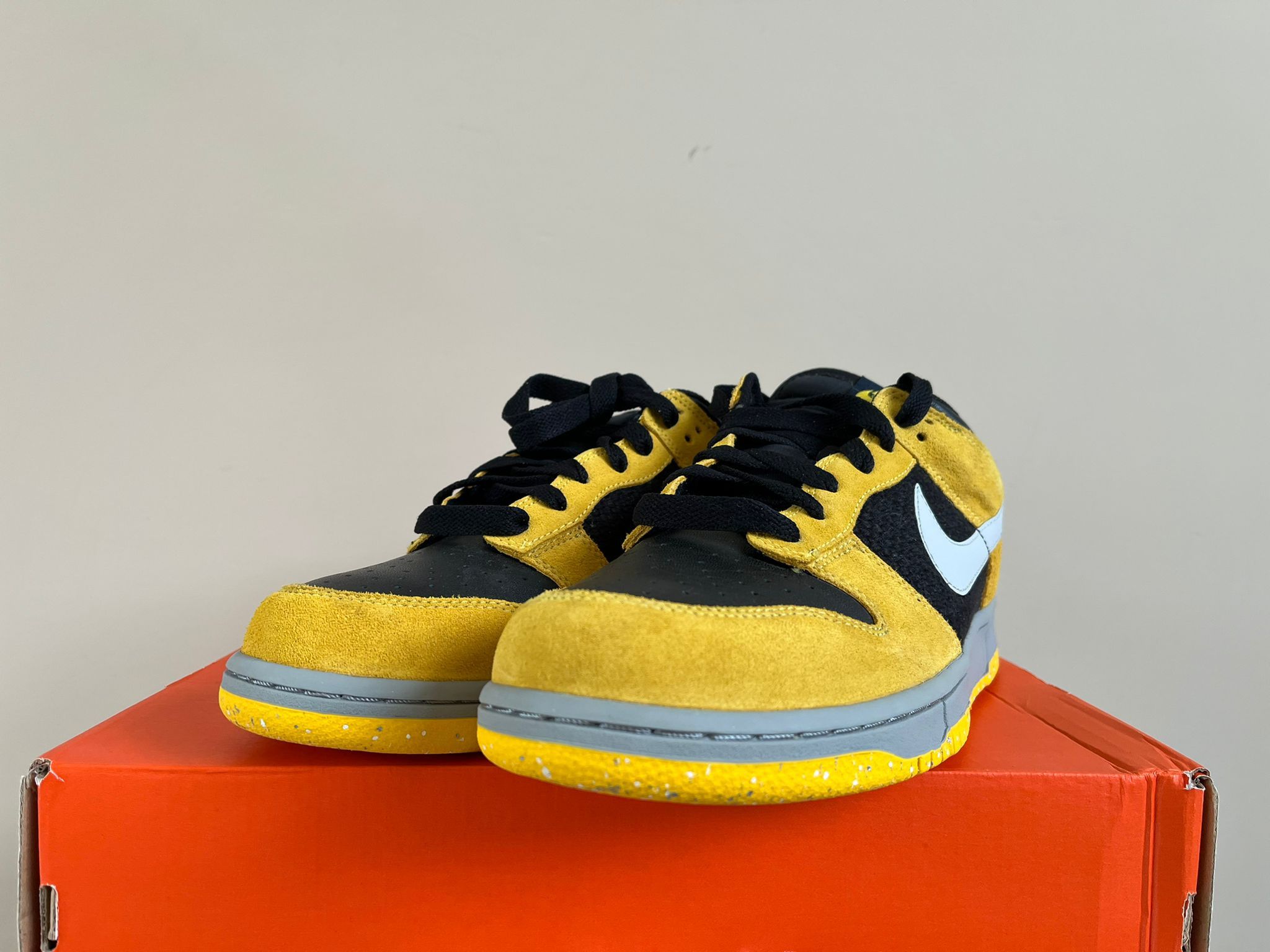 Nike 2006 Low Top Dunks in Varsity Maize Size US 10.5 / EU 43-44 - 9 Thumbnail