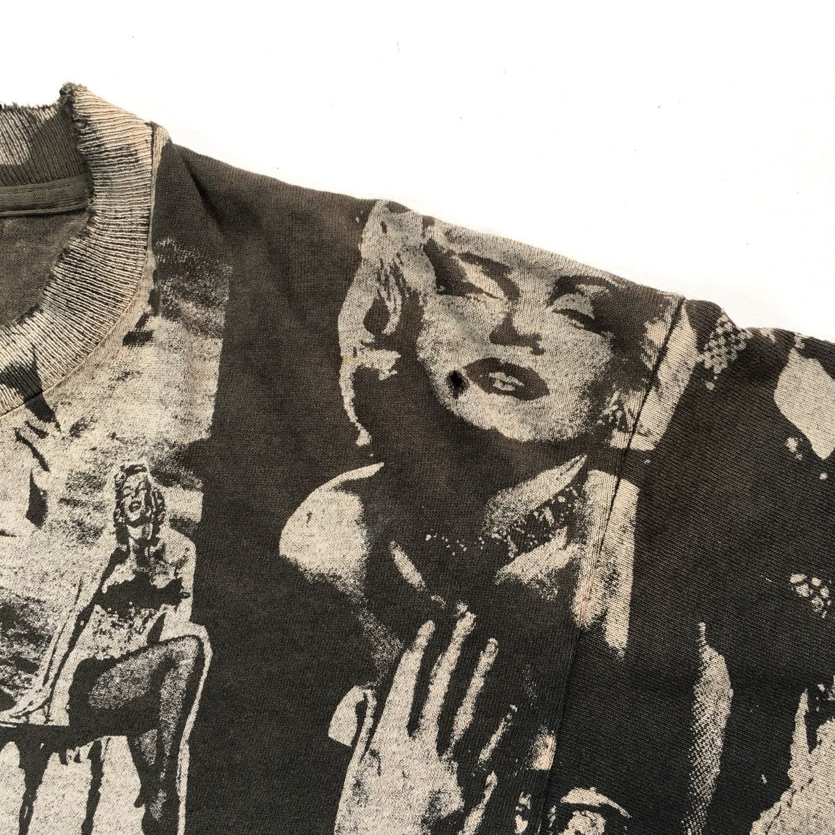 Vintage Rare!Vintage 1992 Marilyn Monroe OverPrint Tshirt Size US L / EU 52-54 / 3 - 4 Thumbnail