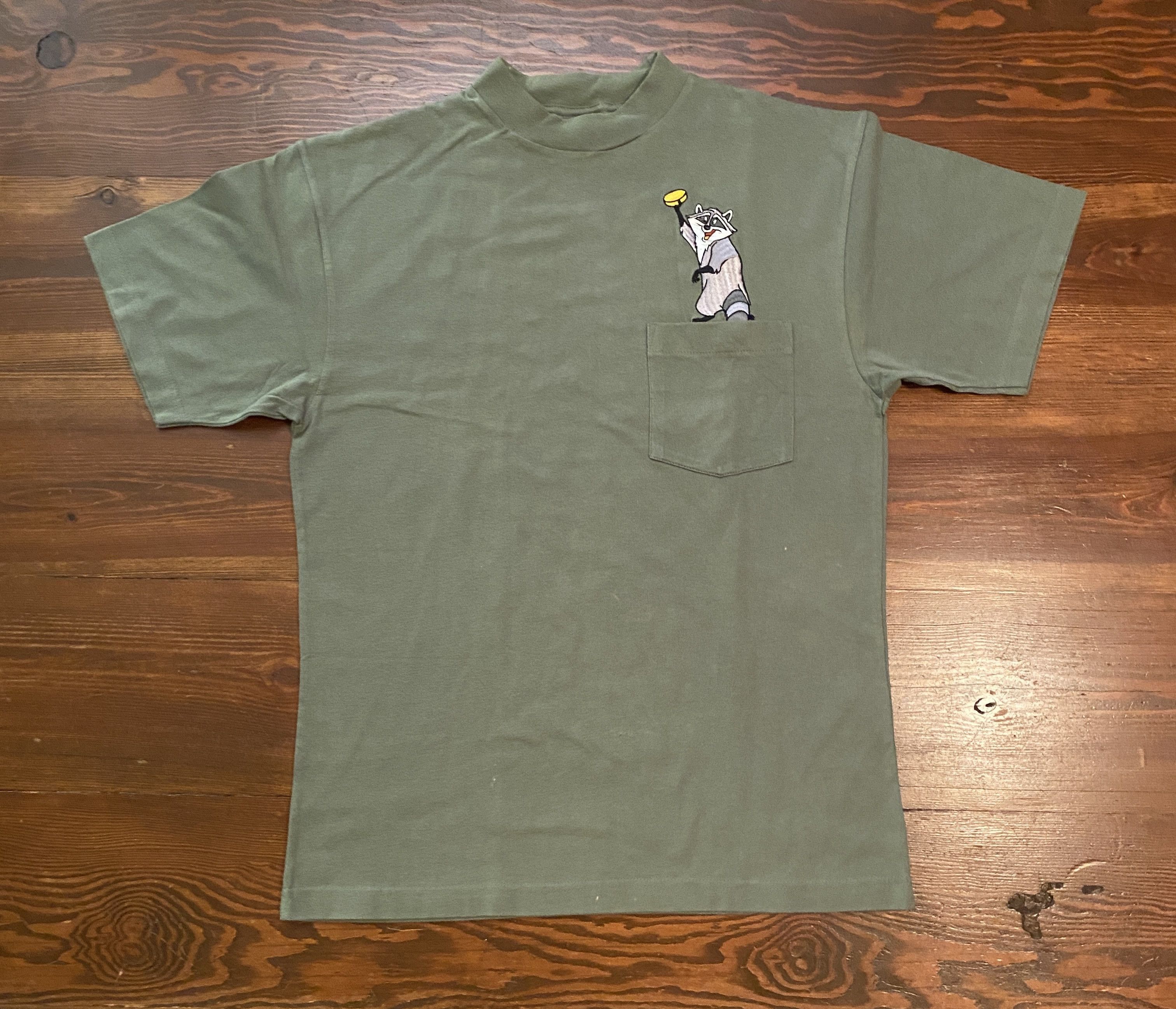 Disney Vintage 90's Pocahontas Meeko Racoon Embroidered Disney Tee Size US M / EU 48-50 / 2 - 1 Thumbnail