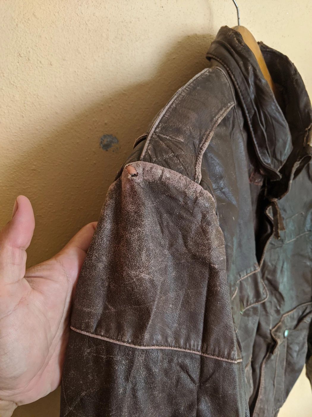 Buzz Rickson's RARE BARNSTOMERS AVIREX LEATHER JACKET ARMY MADE IN KOREA Size US M / EU 48-50 / 2 - 7 Thumbnail