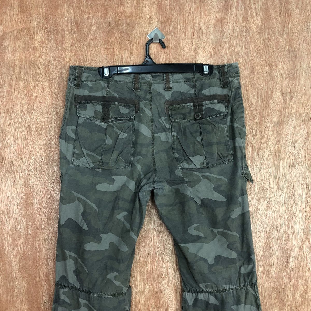 Uniqlo DLL Uniqlo camo Japan Army Multipocket Cargo Pants #2675 Size US 34 / EU 50 - 10 Thumbnail