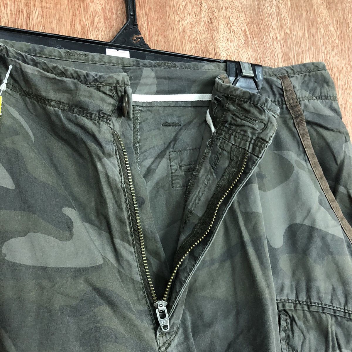 Uniqlo DLL Uniqlo camo Japan Army Multipocket Cargo Pants #2675 Size US 34 / EU 50 - 8 Thumbnail