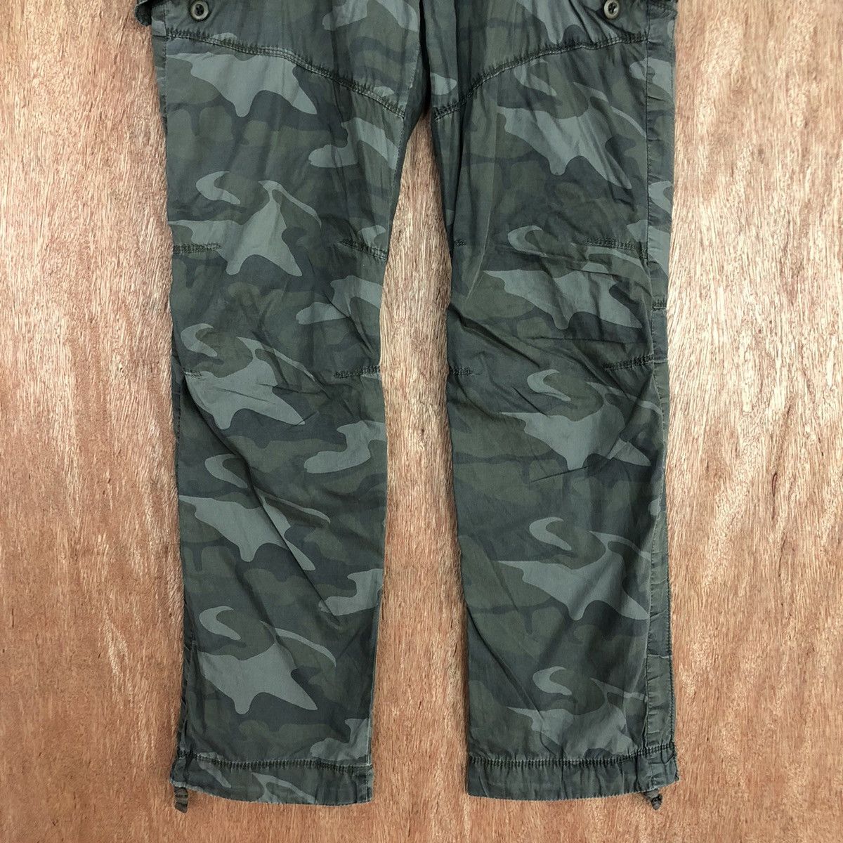 Uniqlo DLL Uniqlo camo Japan Army Multipocket Cargo Pants #2675 Size US 34 / EU 50 - 3 Thumbnail