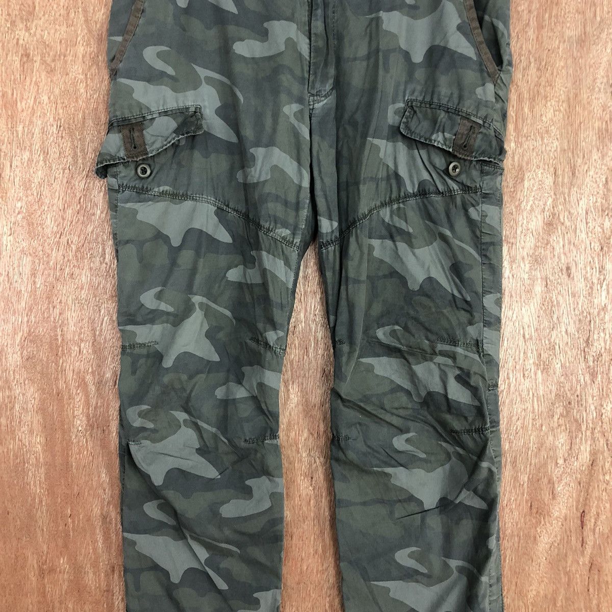 Uniqlo DLL Uniqlo camo Japan Army Multipocket Cargo Pants #2675 Size US 34 / EU 50 - 4 Thumbnail