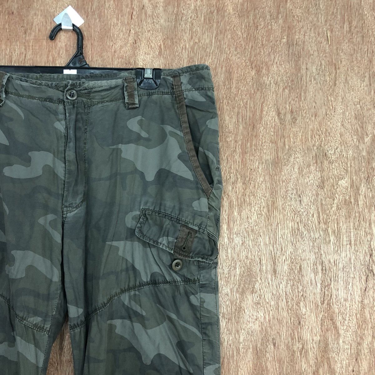 Uniqlo DLL Uniqlo camo Japan Army Multipocket Cargo Pants #2675 Size US 34 / EU 50 - 5 Thumbnail