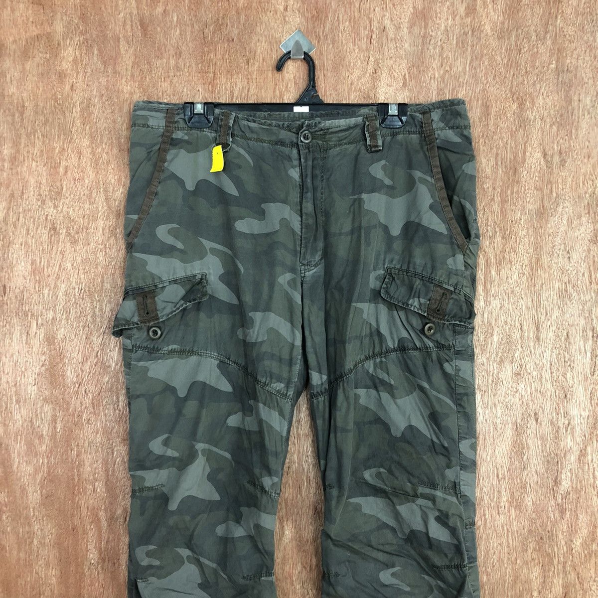 Uniqlo DLL Uniqlo camo Japan Army Multipocket Cargo Pants #2675 Size US 34 / EU 50 - 2 Thumbnail