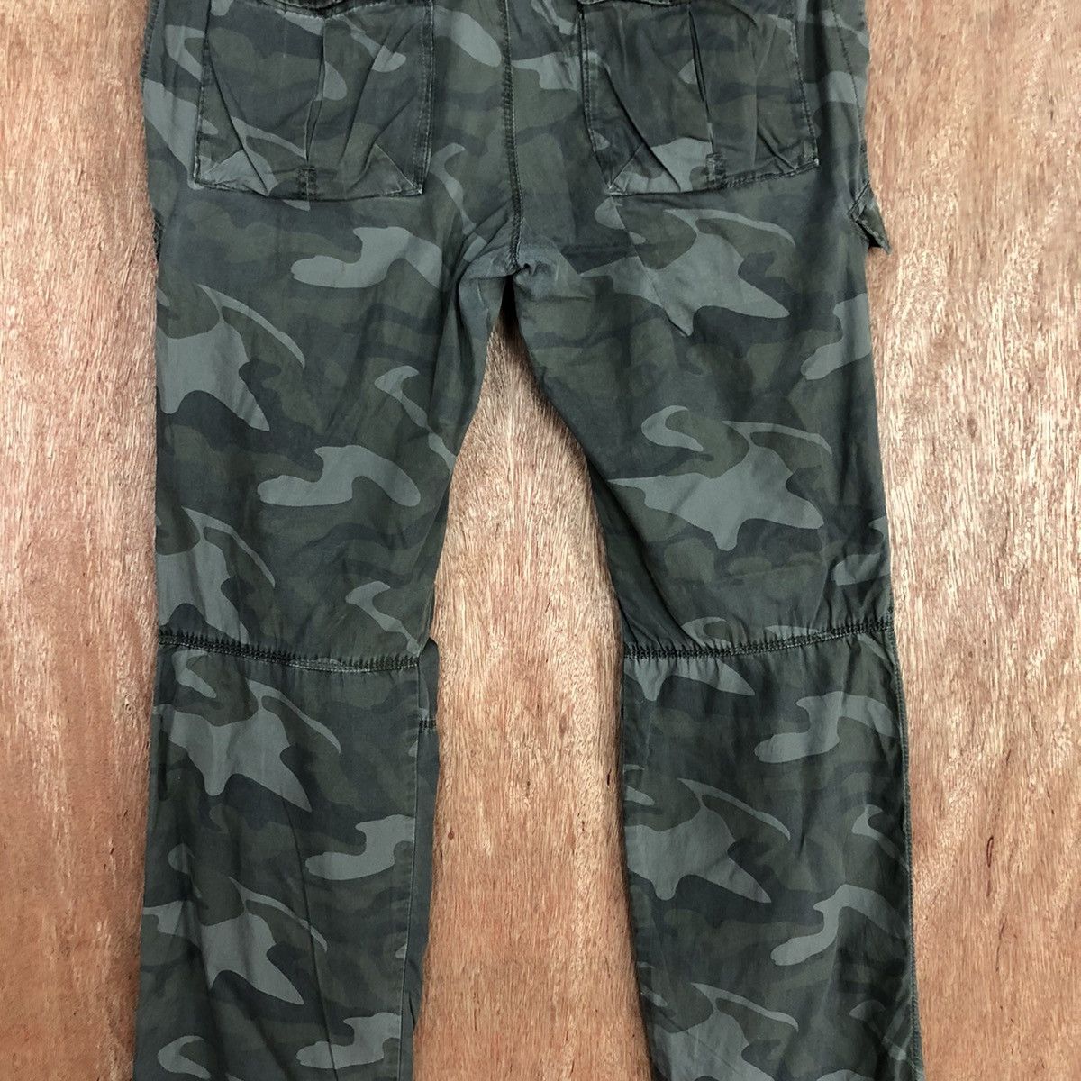 Uniqlo DLL Uniqlo camo Japan Army Multipocket Cargo Pants #2675 Size US 34 / EU 50 - 12 Thumbnail