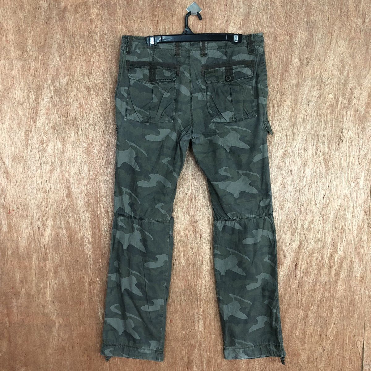 Uniqlo DLL Uniqlo camo Japan Army Multipocket Cargo Pants #2675 Size US 34 / EU 50 - 9 Thumbnail