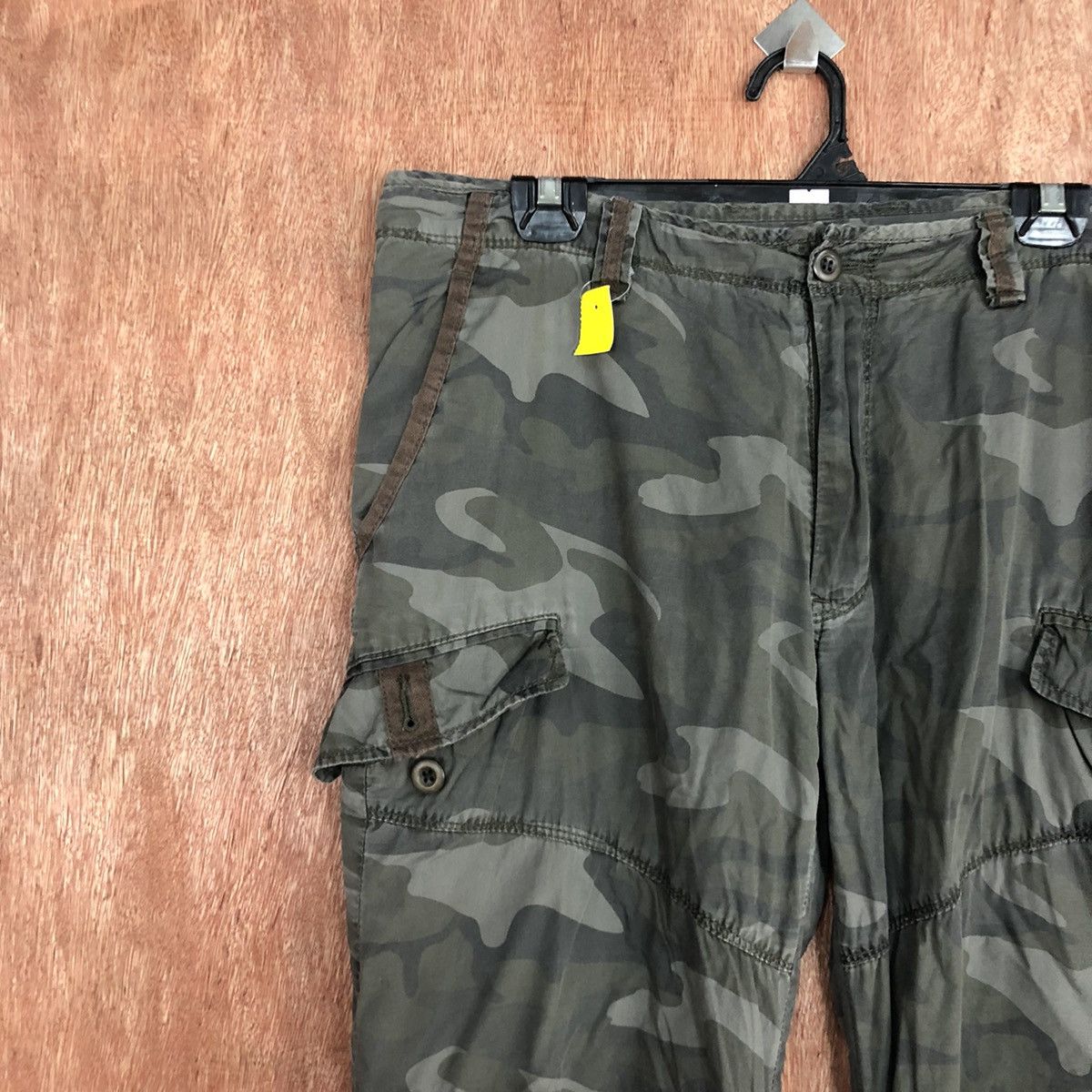 Uniqlo DLL Uniqlo camo Japan Army Multipocket Cargo Pants #2675 Size US 34 / EU 50 - 6 Thumbnail