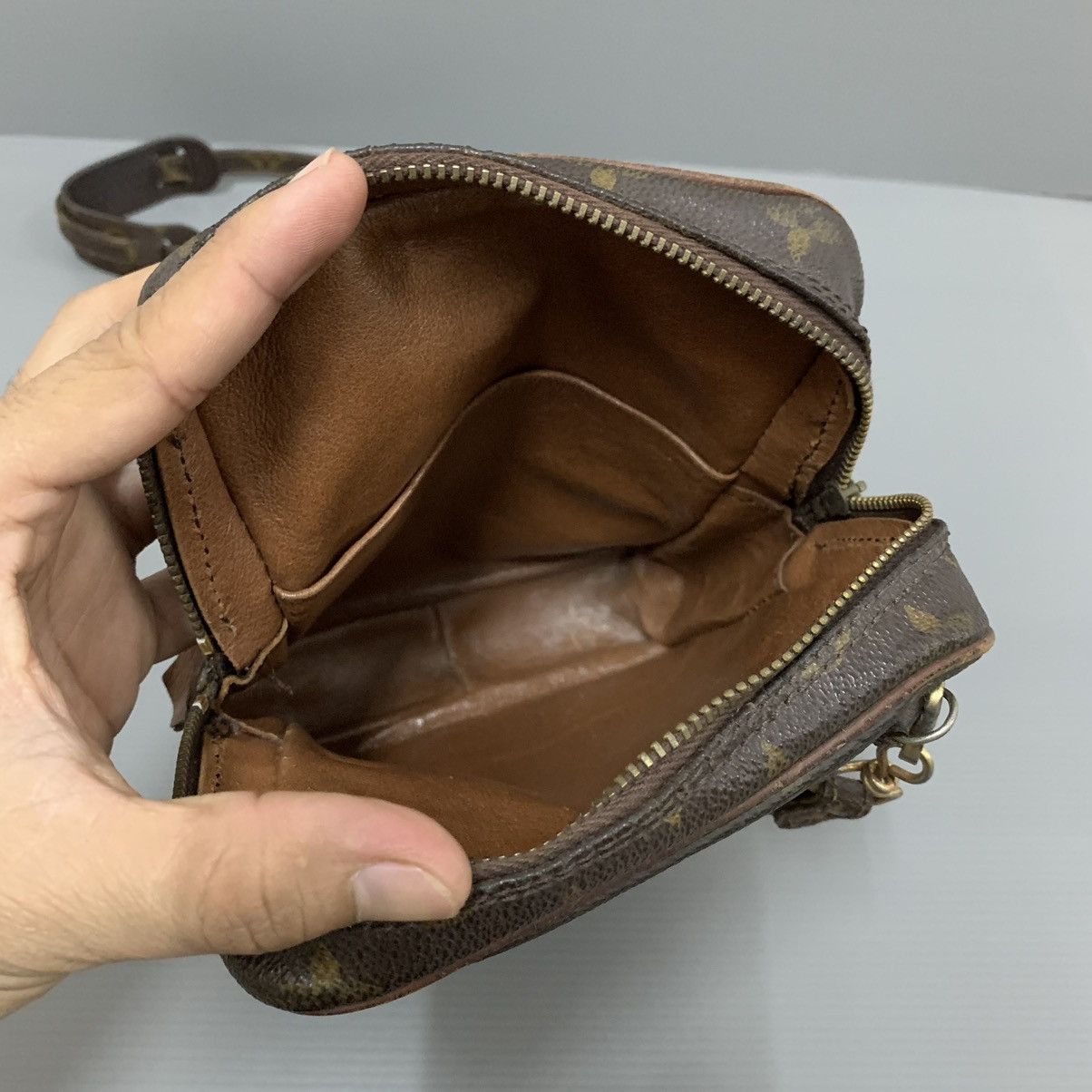Louis Vuitton Louis Vuitton Vintage Danube Slingbag Size ONE SIZE - 14 Thumbnail
