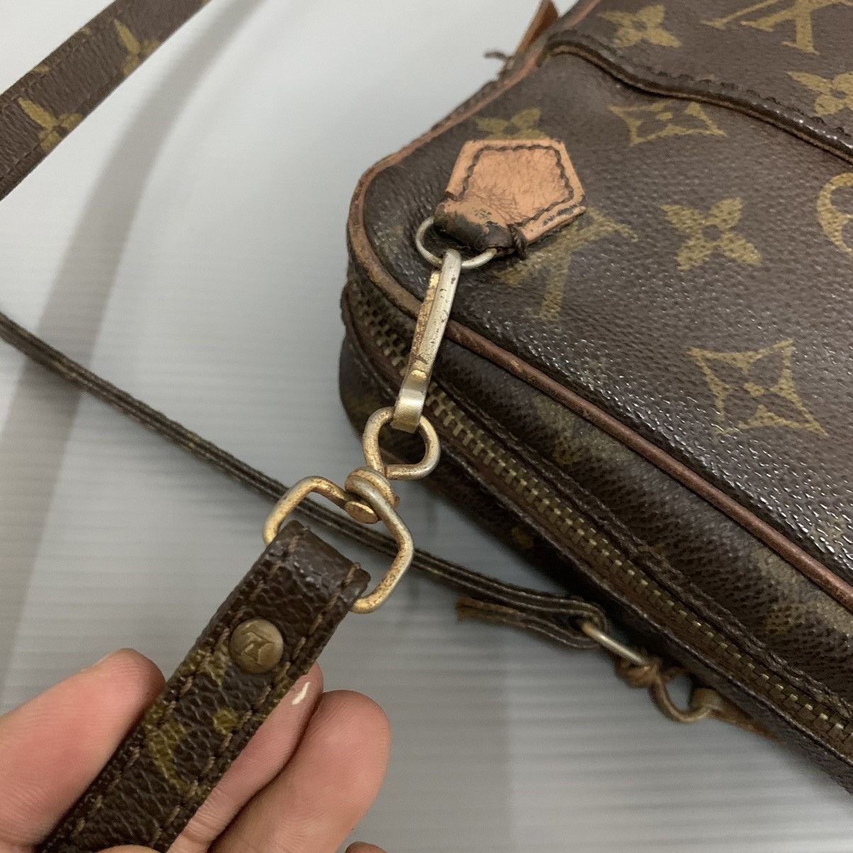 Louis Vuitton Louis Vuitton Vintage Danube Slingbag Size ONE SIZE - 11 Thumbnail