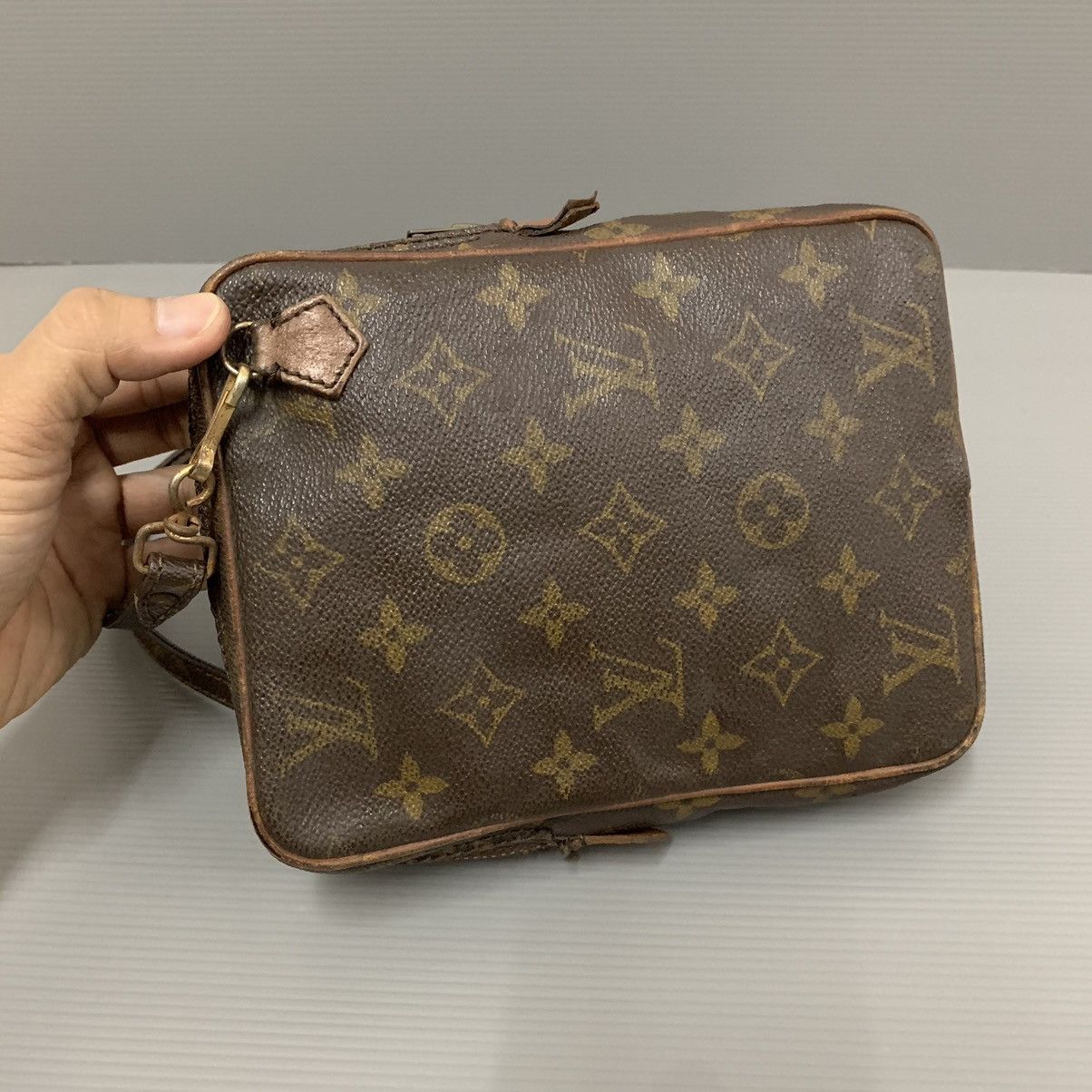 Louis Vuitton Louis Vuitton Vintage Danube Slingbag Size ONE SIZE - 4 Thumbnail