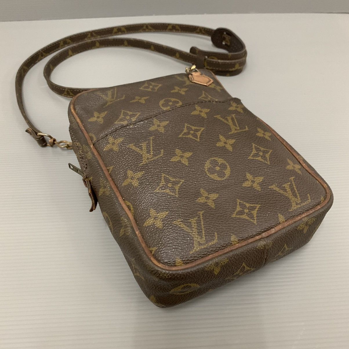 Louis Vuitton Louis Vuitton Vintage Danube Slingbag Size ONE SIZE - 2 Thumbnail