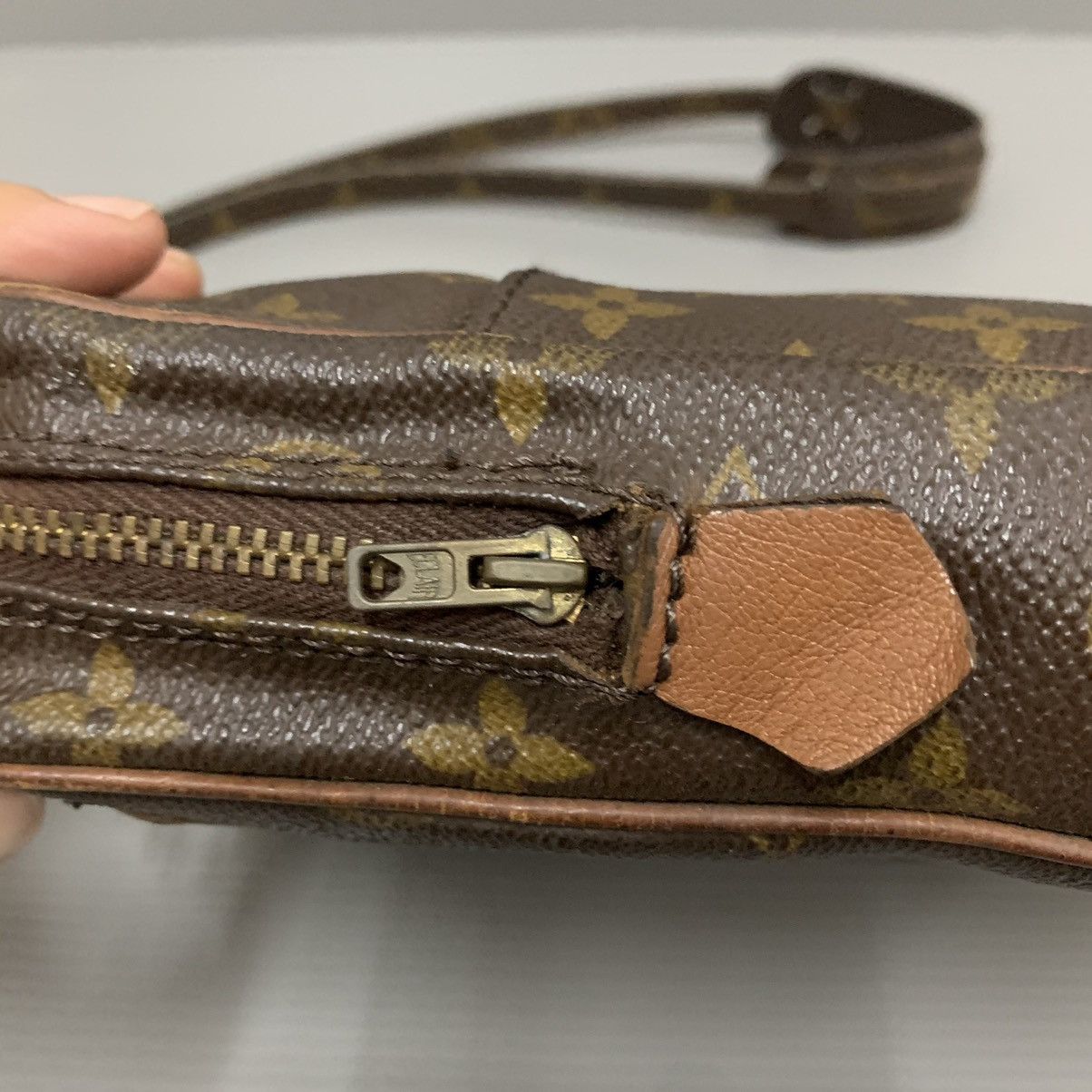 Louis Vuitton Louis Vuitton Vintage Danube Slingbag Size ONE SIZE - 6 Thumbnail