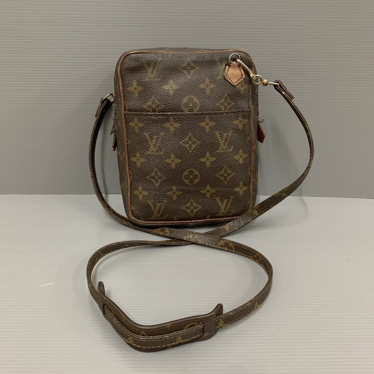 Louis Vuitton Louis Vuitton Vintage Danube Slingbag Size ONE SIZE - 3 Thumbnail