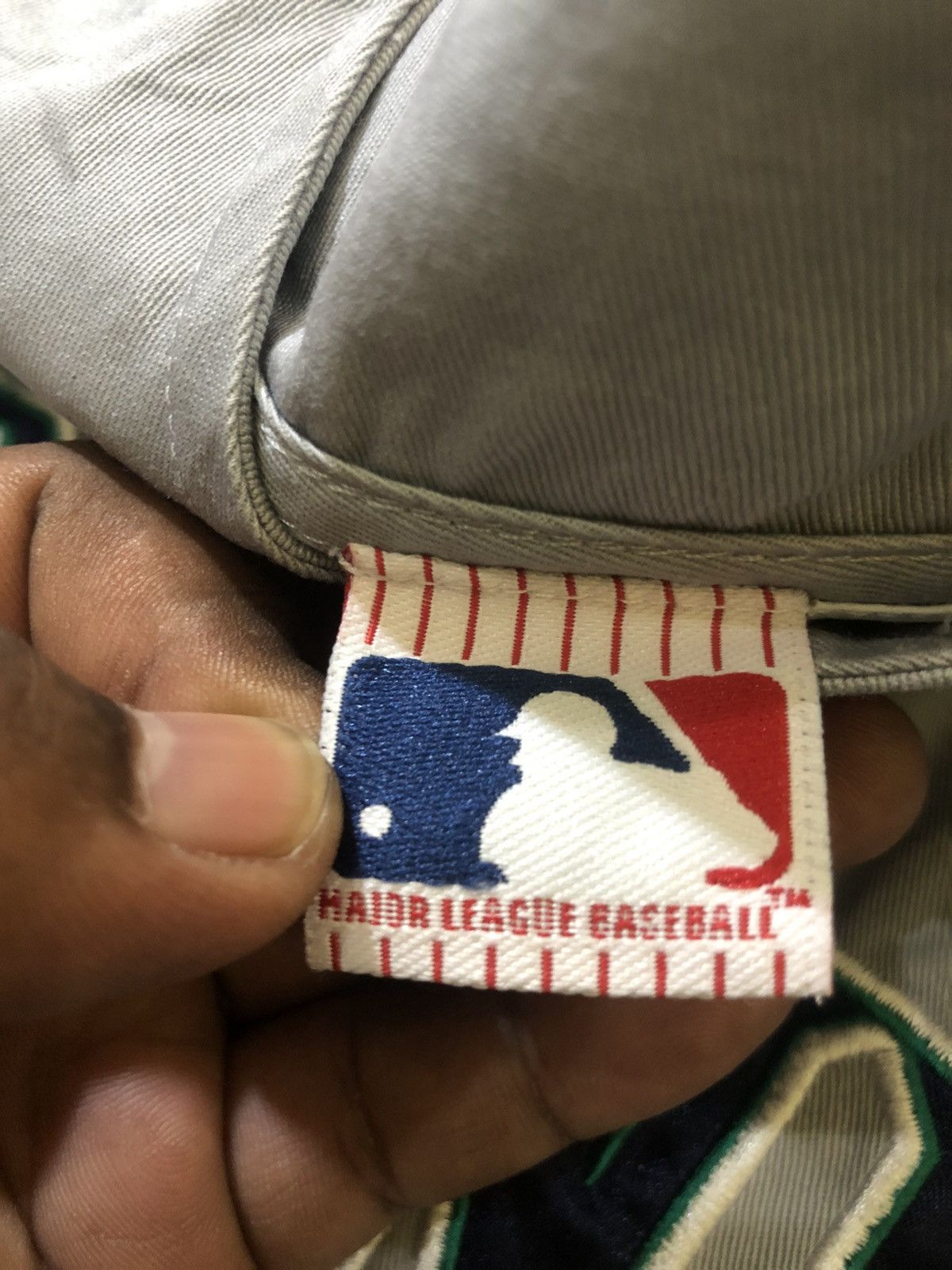 MLB × NBA Officials licensed shirt button MLB with embroidery logo Size US M / EU 48-50 / 2 - 6 Thumbnail