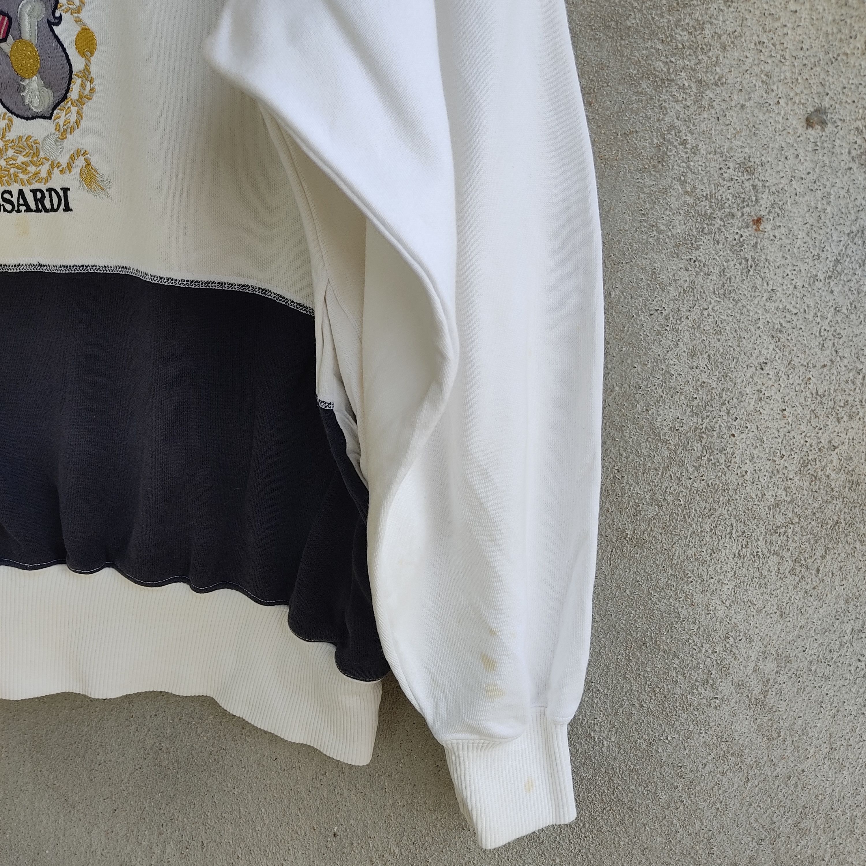 Trussardi × Vintage Vintage Trussardi Embroidered Logo White Sweatshirt Size US L / EU 52-54 / 3 - 9 Thumbnail