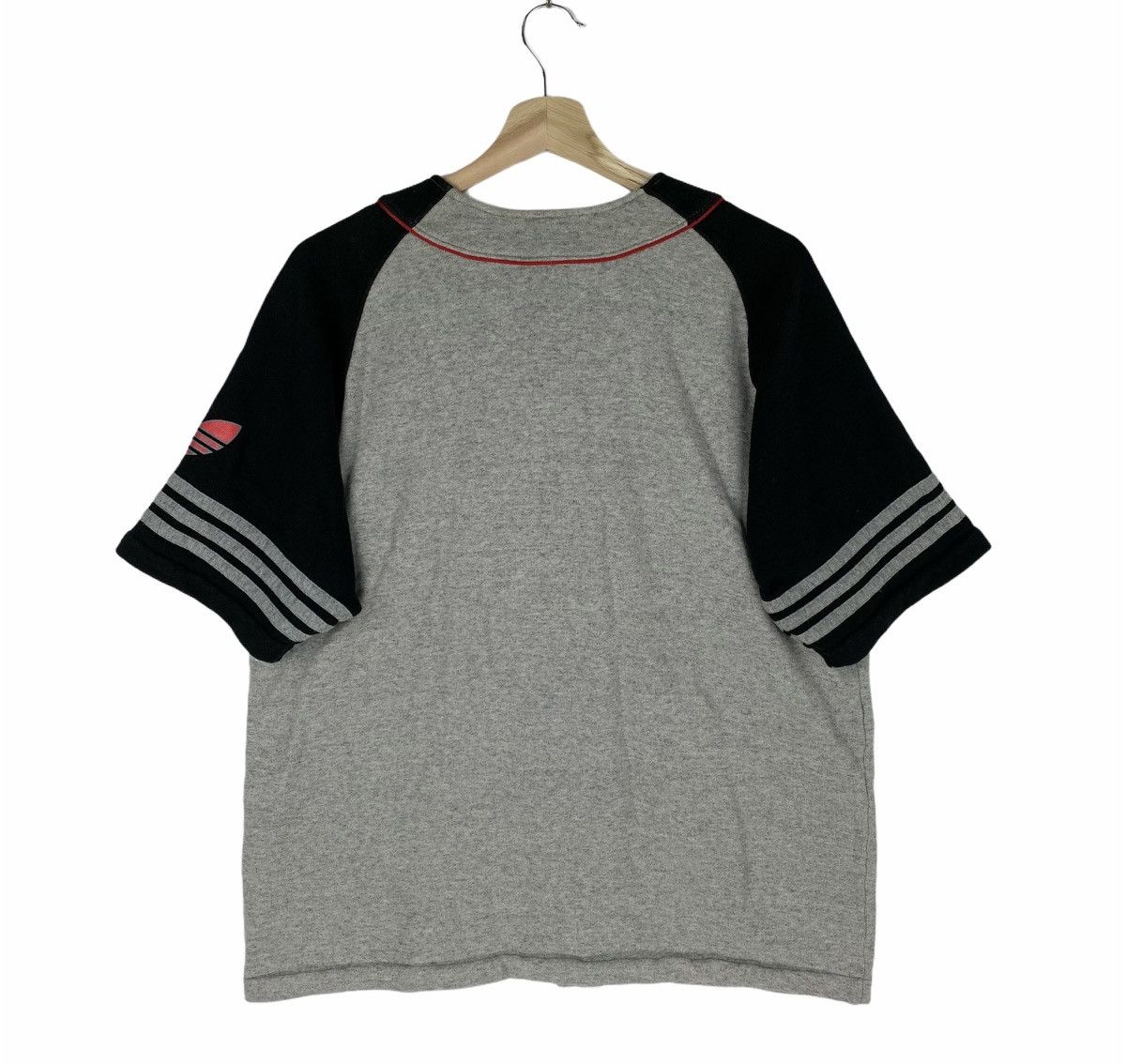 Adidas × Vintage Adidas Big Spell Out Basketball Sweat Tshirt Size US L / EU 52-54 / 3 - 3 Thumbnail