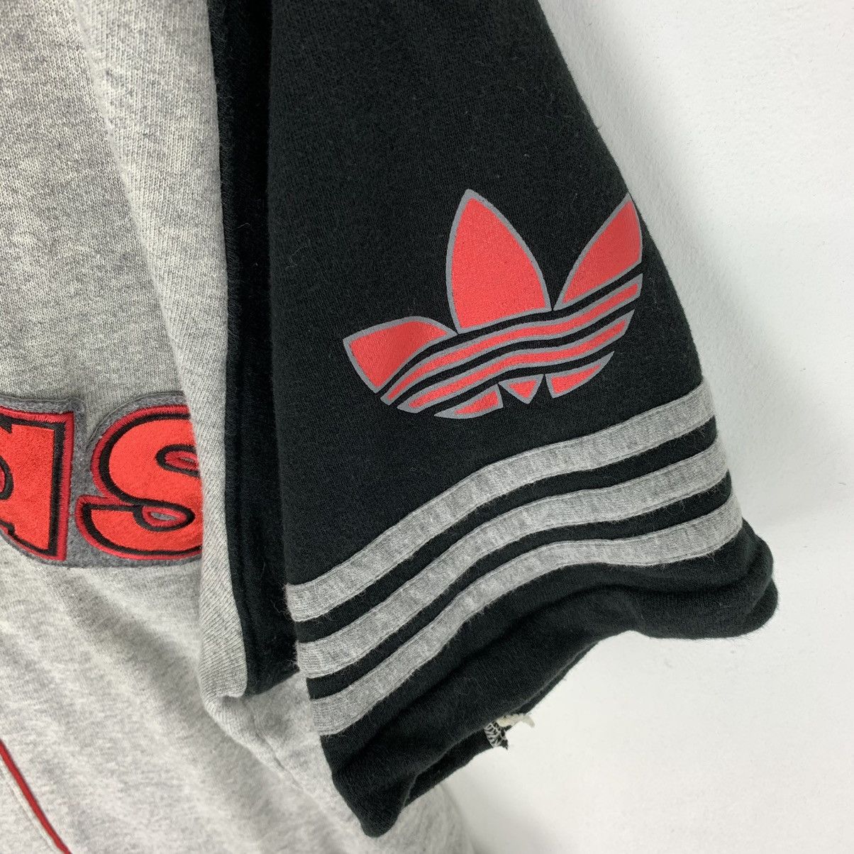 Adidas × Vintage Adidas Big Spell Out Basketball Sweat Tshirt Size US L / EU 52-54 / 3 - 6 Thumbnail