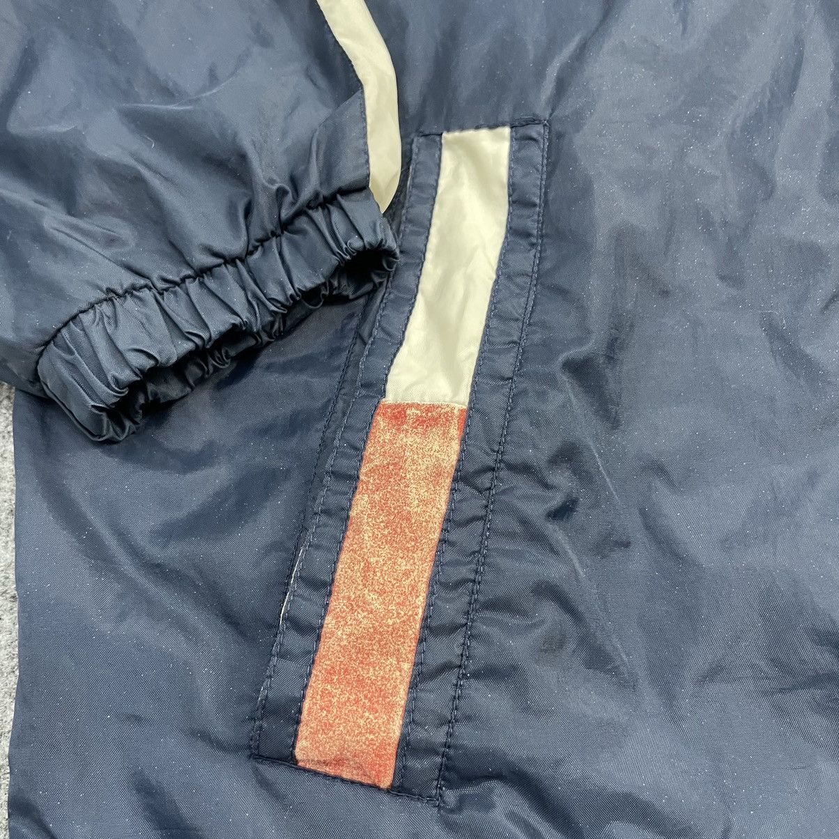 Tommy Hilfiger × Vintage Tommy Hilfiger Windbreaker Big Logo Size US XL / EU 56 / 4 - 4 Thumbnail