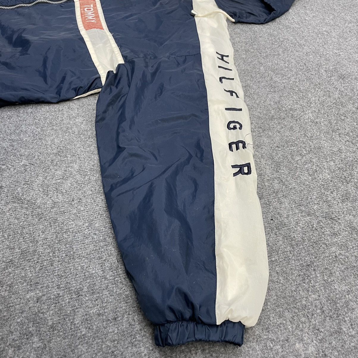 Tommy Hilfiger × Vintage Tommy Hilfiger Windbreaker Big Logo Size US XL / EU 56 / 4 - 6 Thumbnail