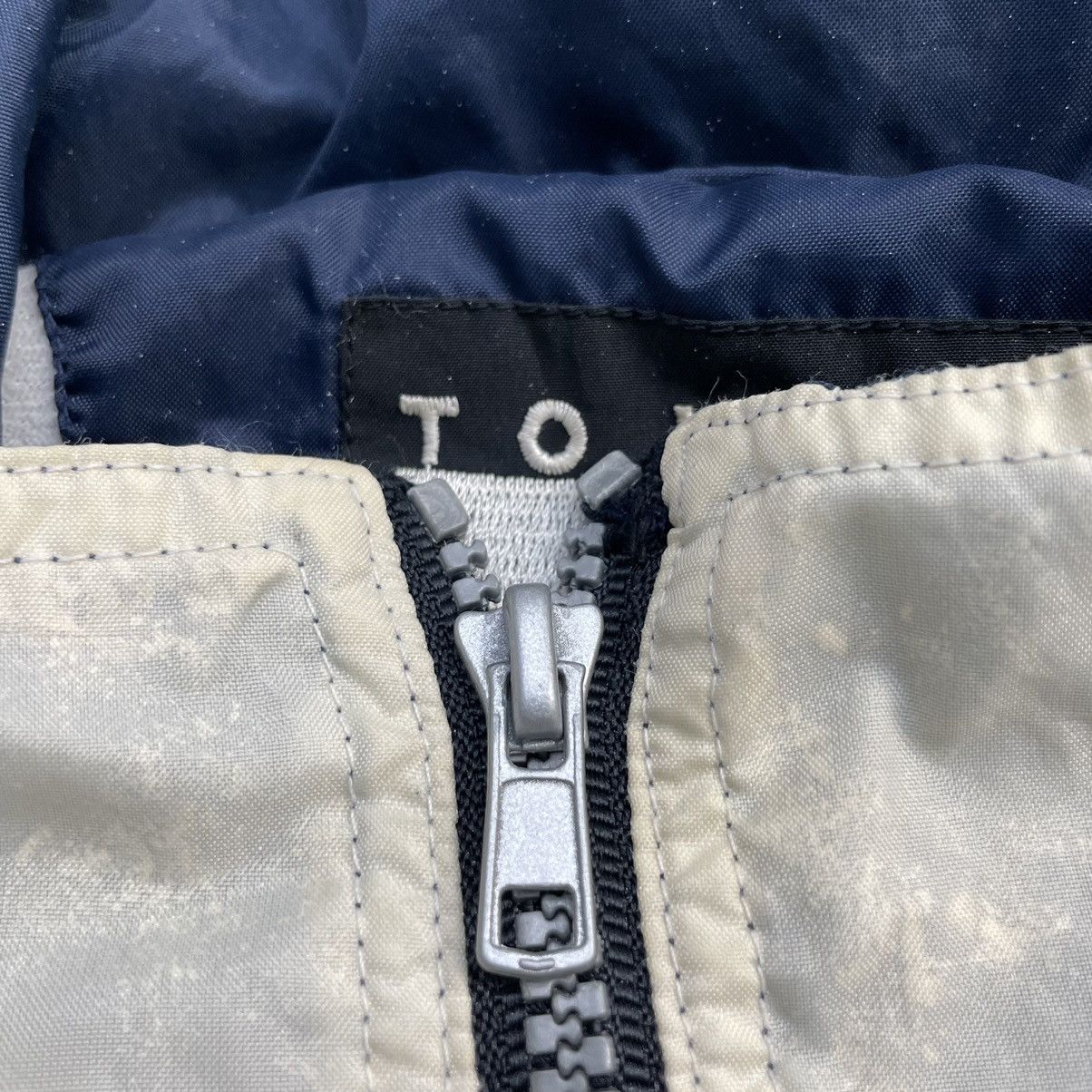 Tommy Hilfiger × Vintage Tommy Hilfiger Windbreaker Big Logo Size US XL / EU 56 / 4 - 10 Thumbnail